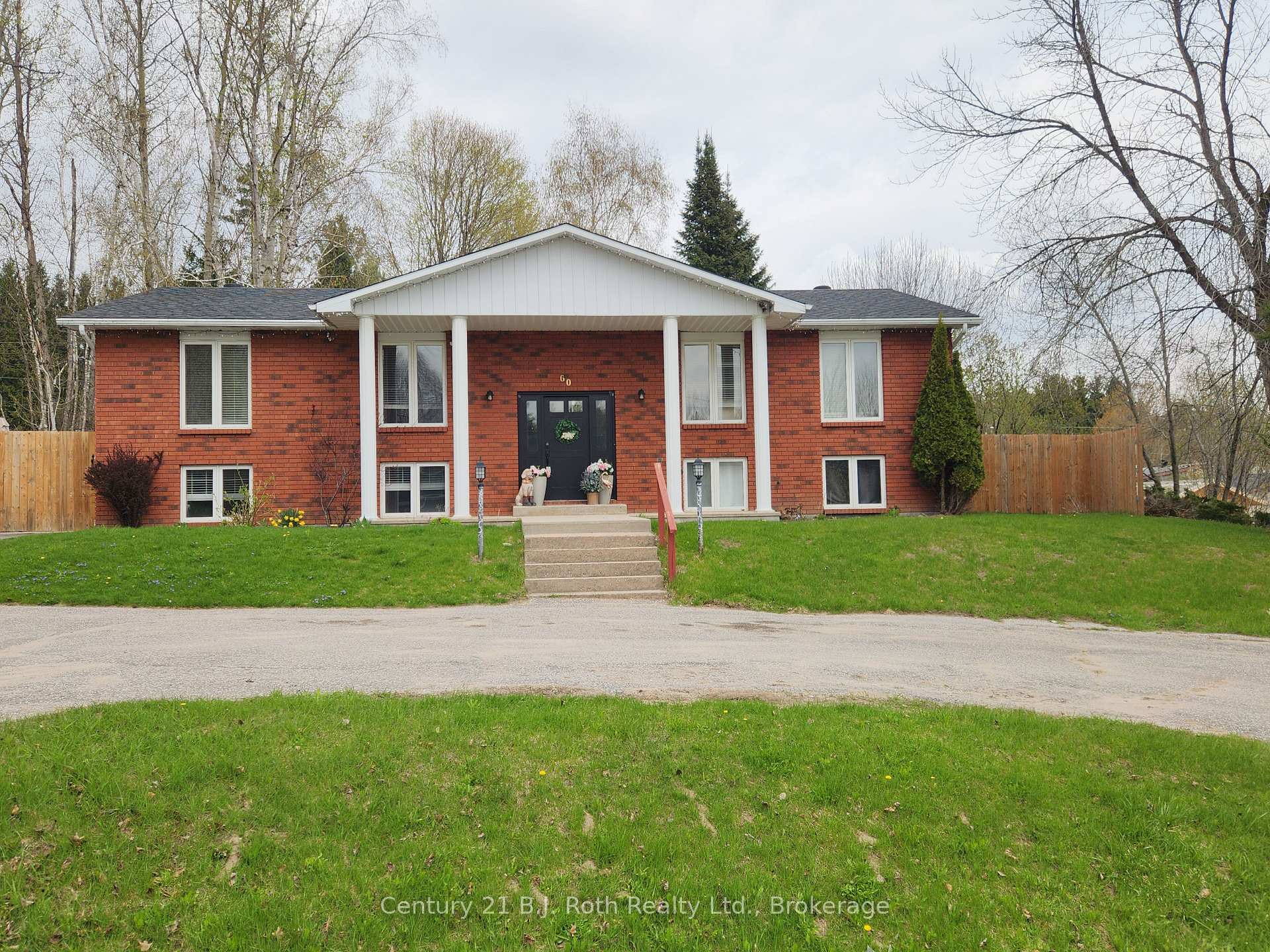 60 Lepage Drive, Penetanguishene, ON L9M 1R5