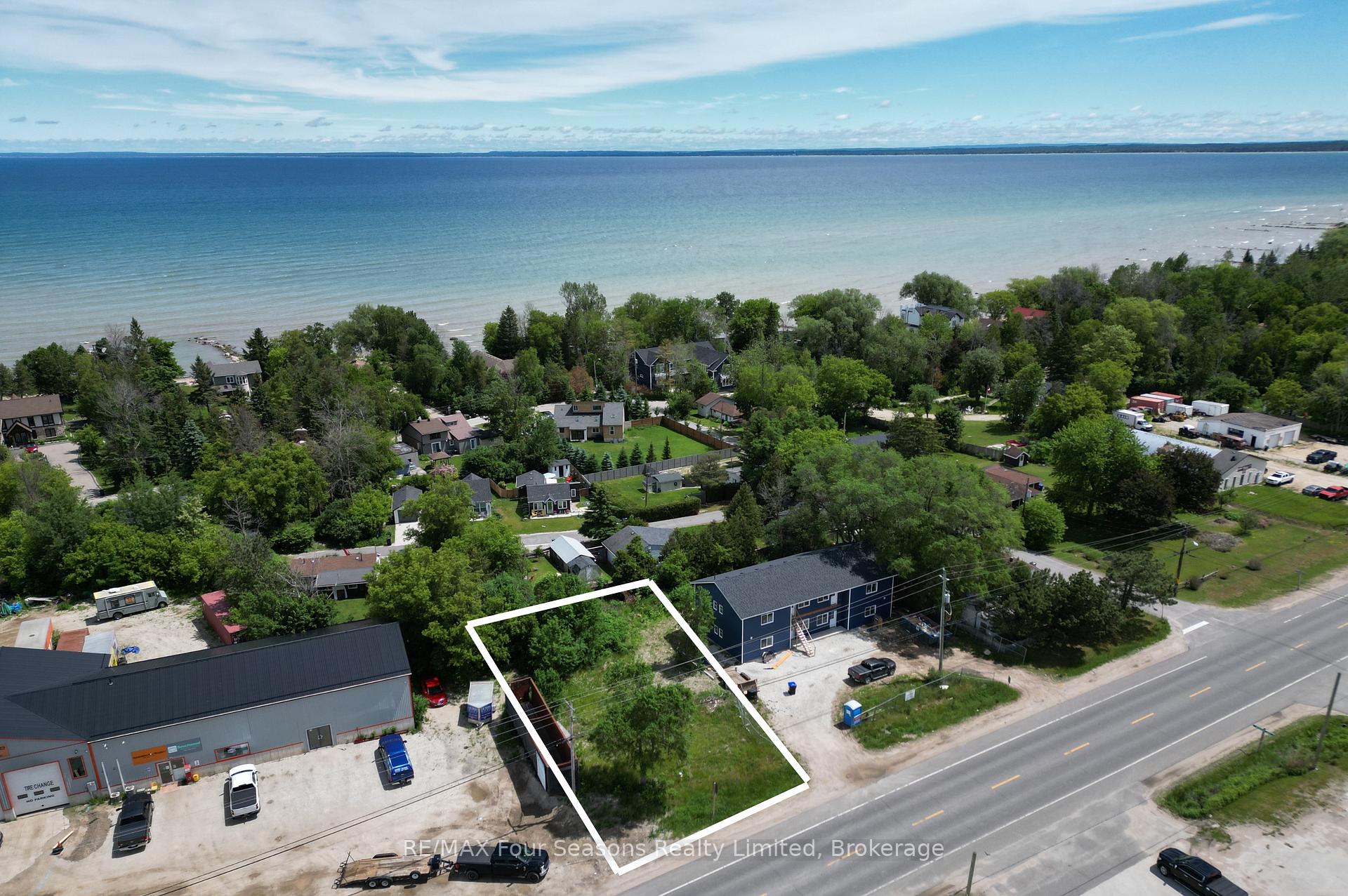 9596 Beachwood Road, Collingwood, ON L9Y 0X2