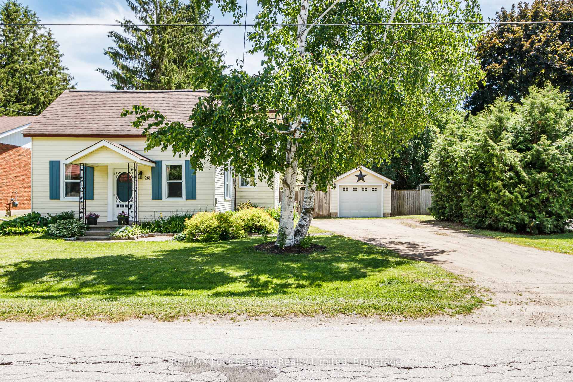261 Superior Street, Clearview, ON L0M 1S0