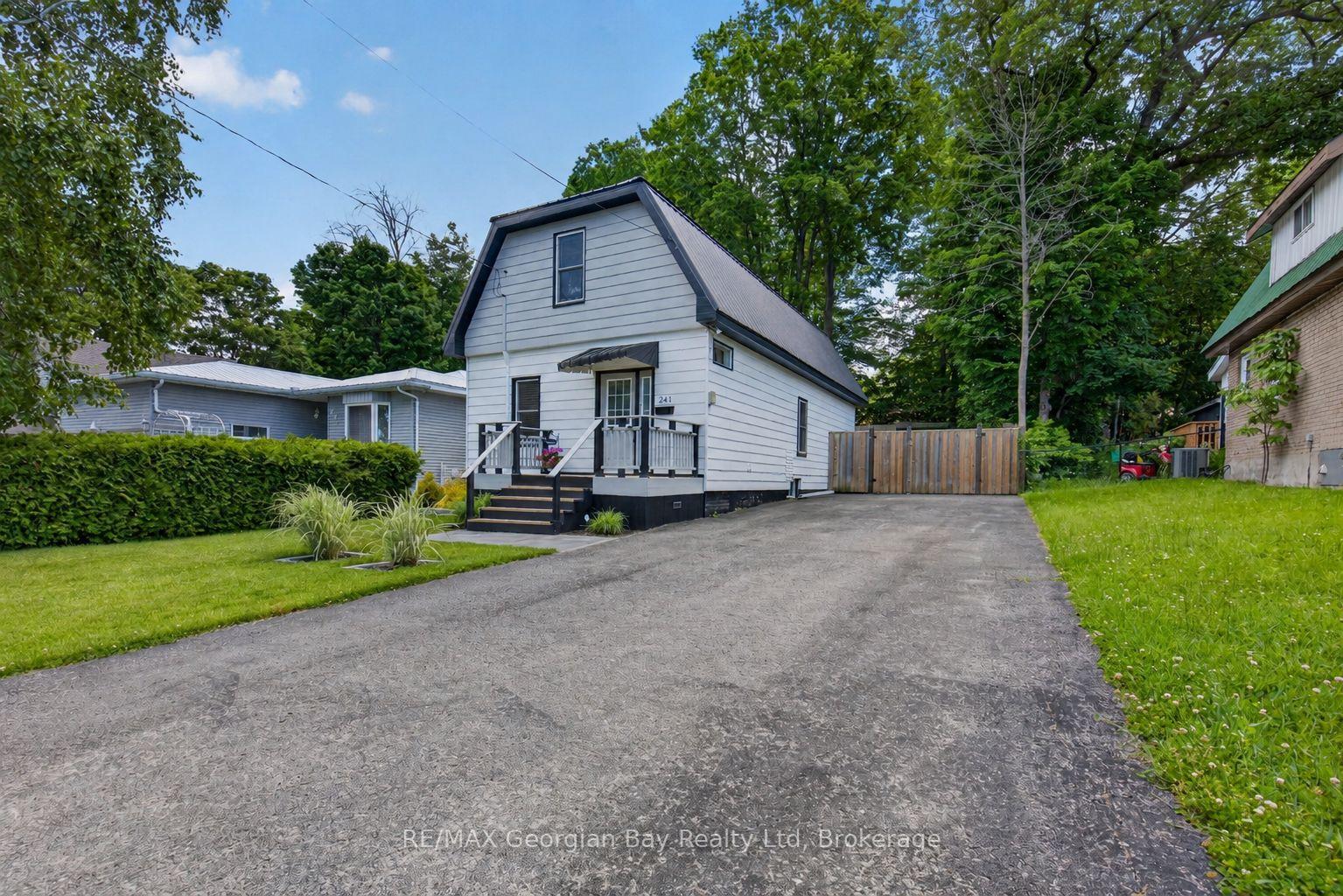 241 Donalda Street, Midland, ON L4R 2N4