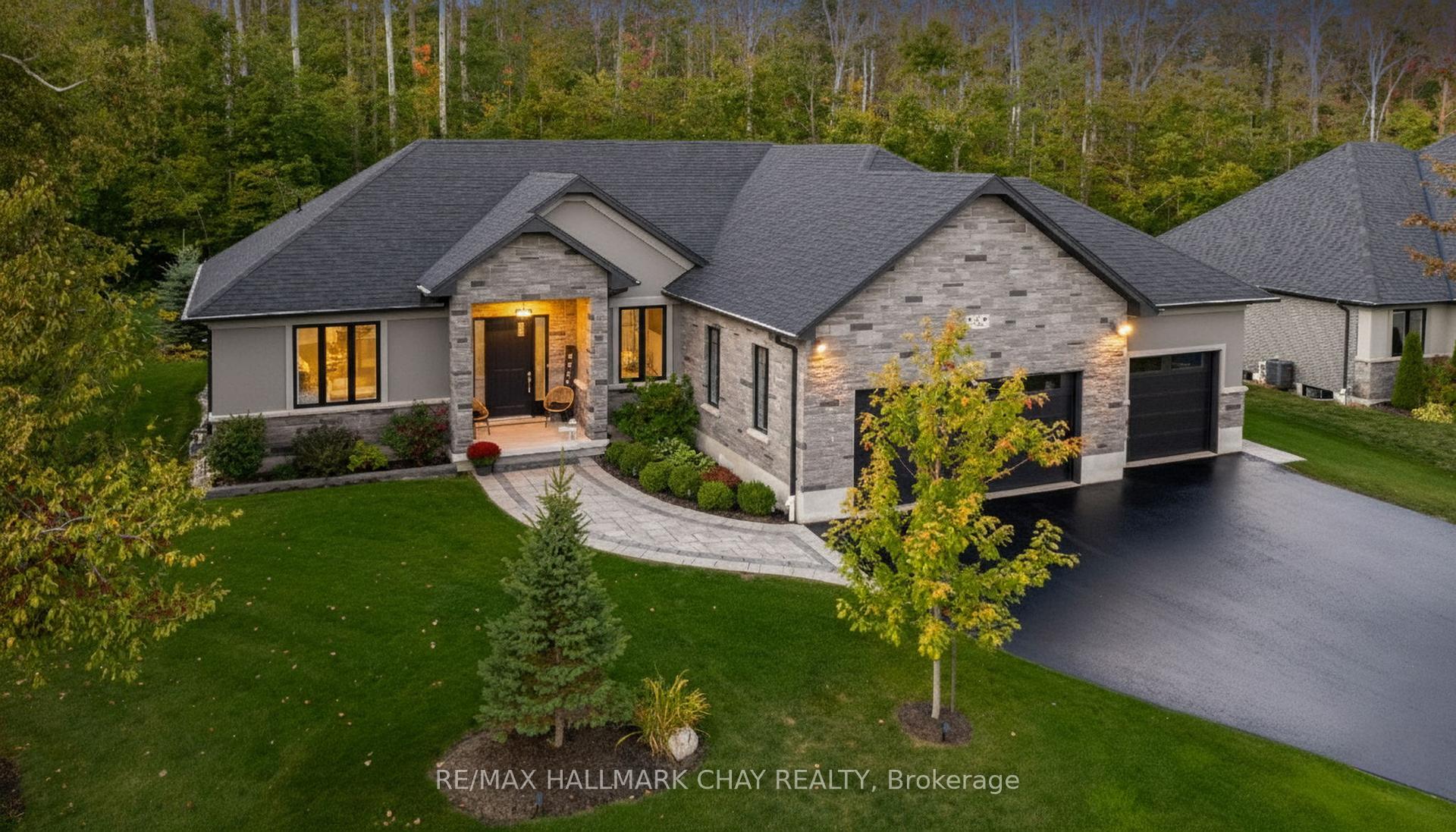 8 Byers Street, Springwater, ON L9X 2A3