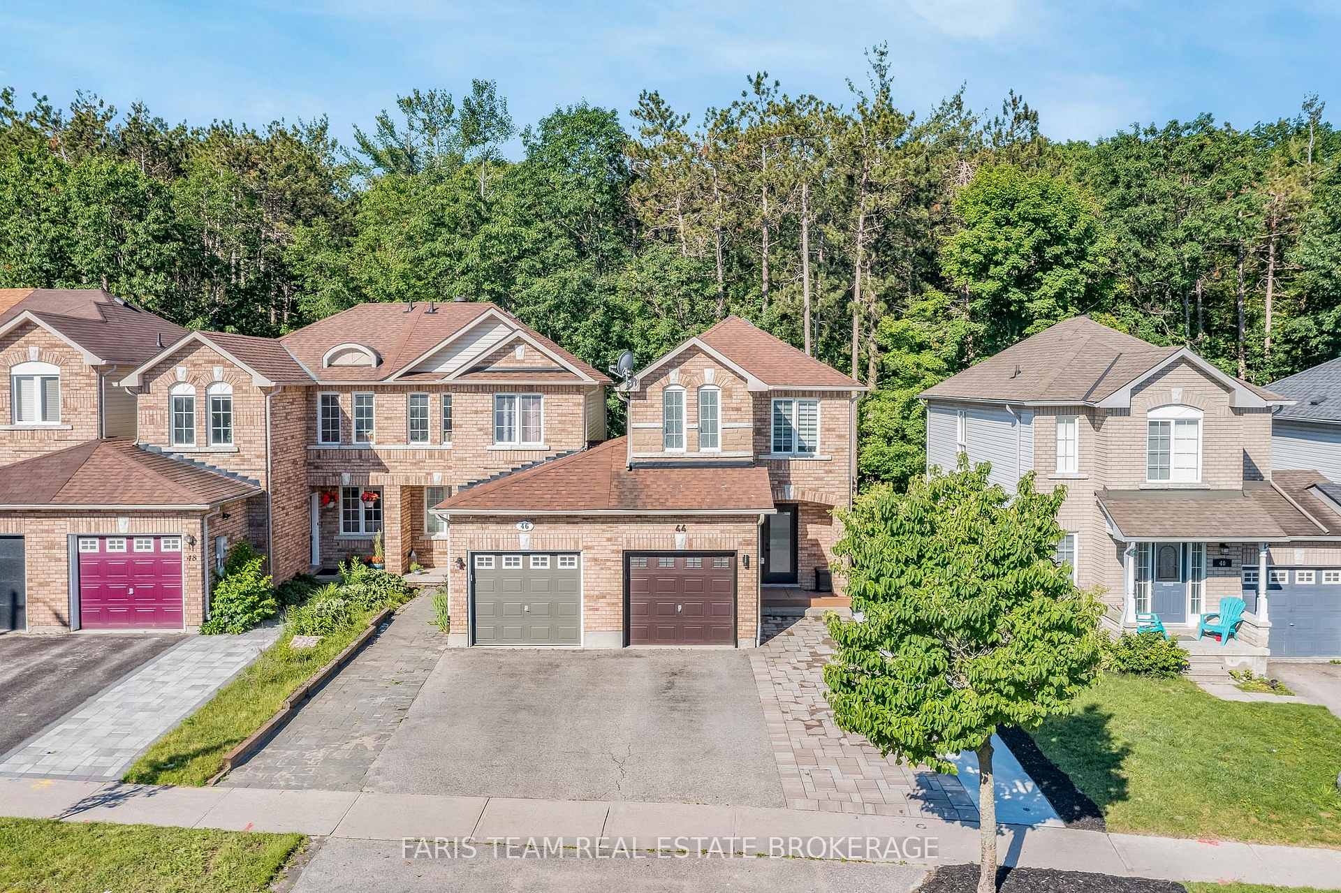44 Hawthorne Crescent, Barrie, ON L4N 9Y7