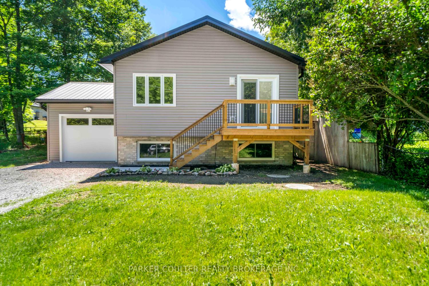 82 McArthur Drive, Penetanguishene, ON L9M 1X3