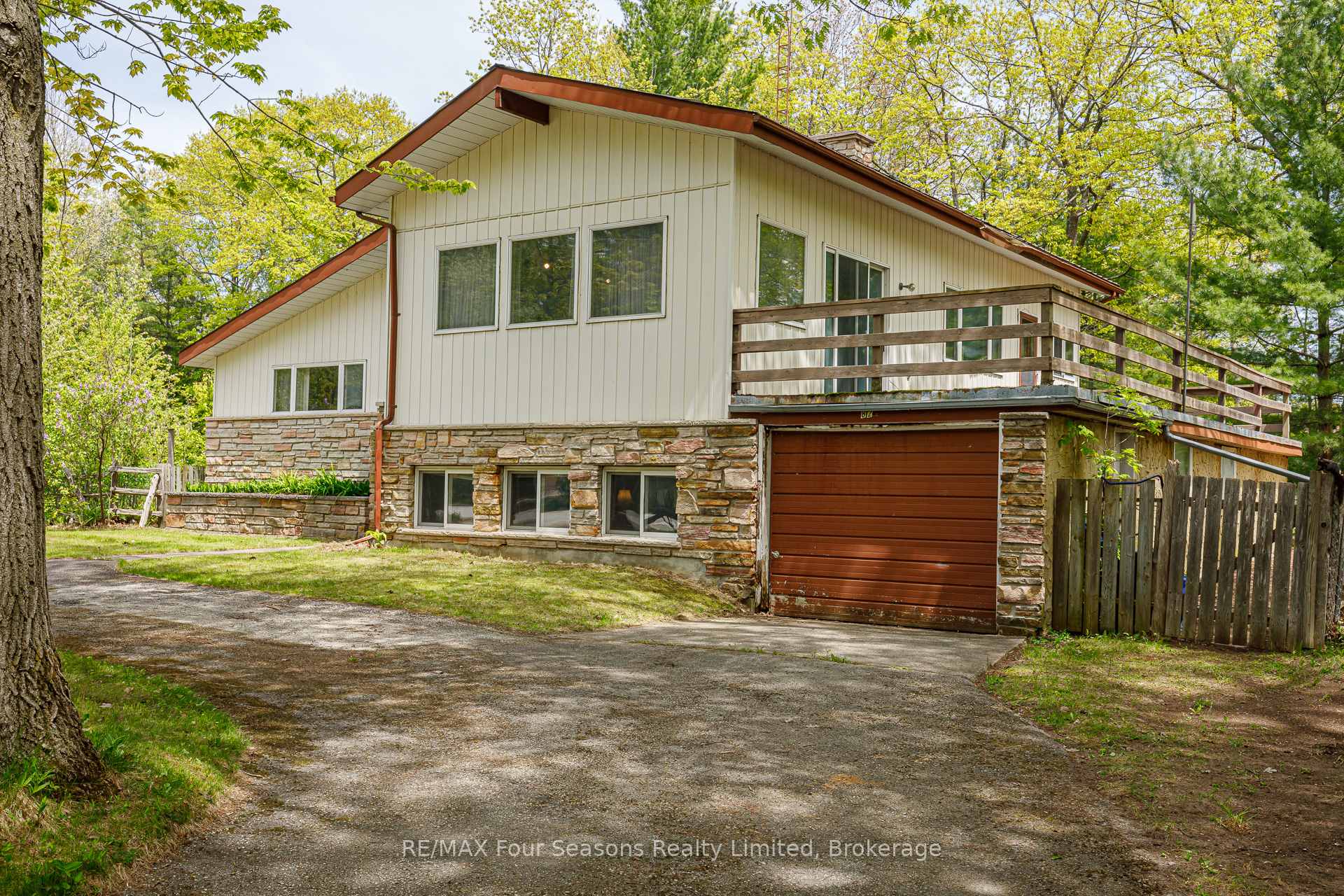828 Oxbow Park Drive, Wasaga Beach, ON L9Z 2V1
