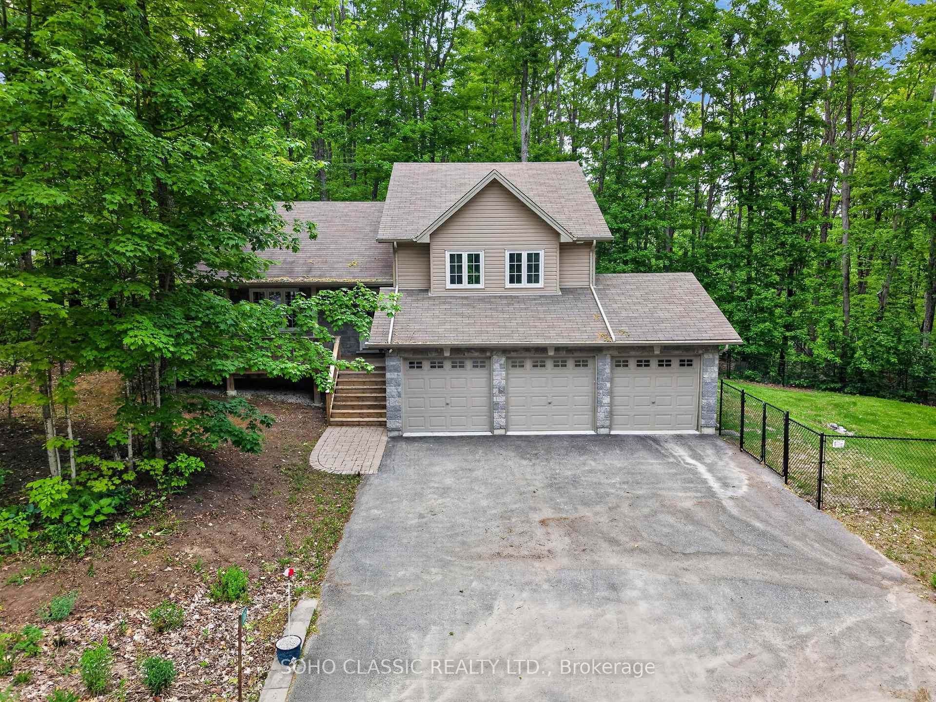 16 Oneida Avenue, Oro-Medonte, ON L0K 1E0