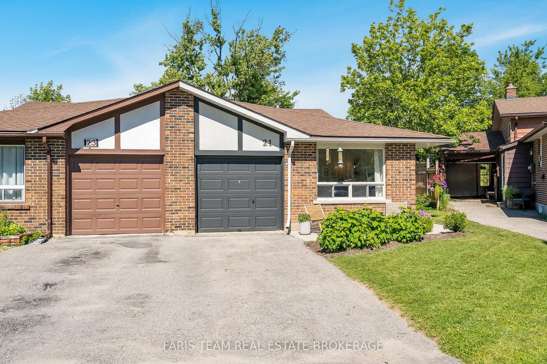 21 Maplehurst Crescent, Barrie, ON L4M 4X1