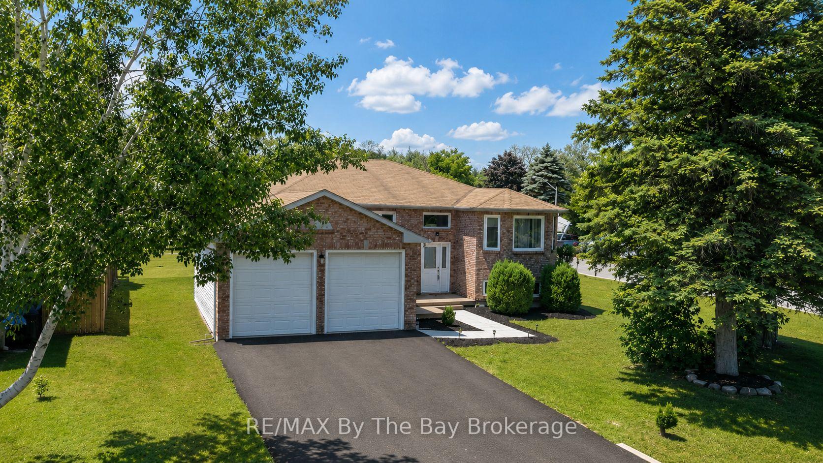 2 Birchmount Circle, Wasaga Beach, ON L9Z 1H8