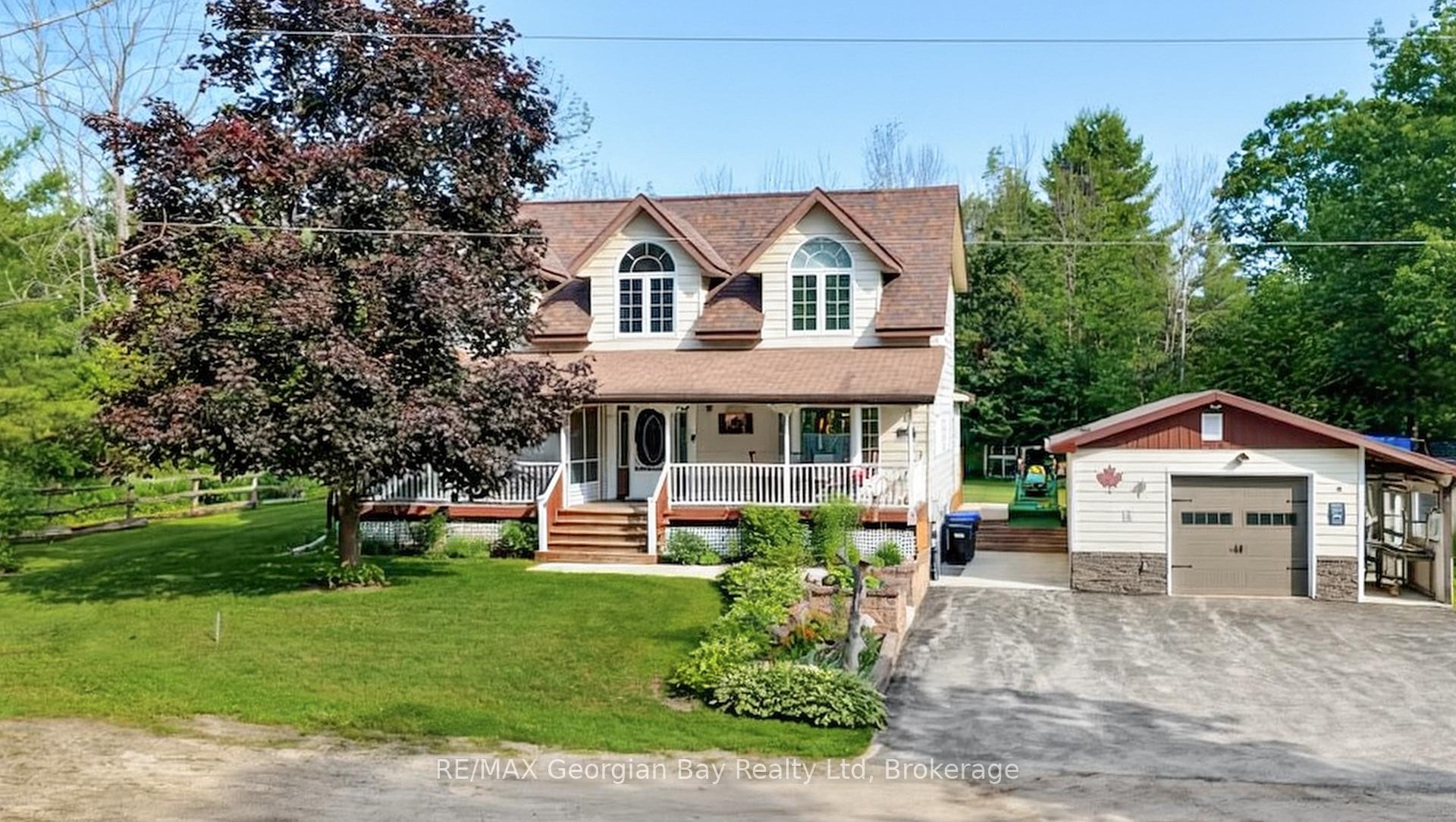 4 Moore Avenue, Tay, ON L0K 2A0