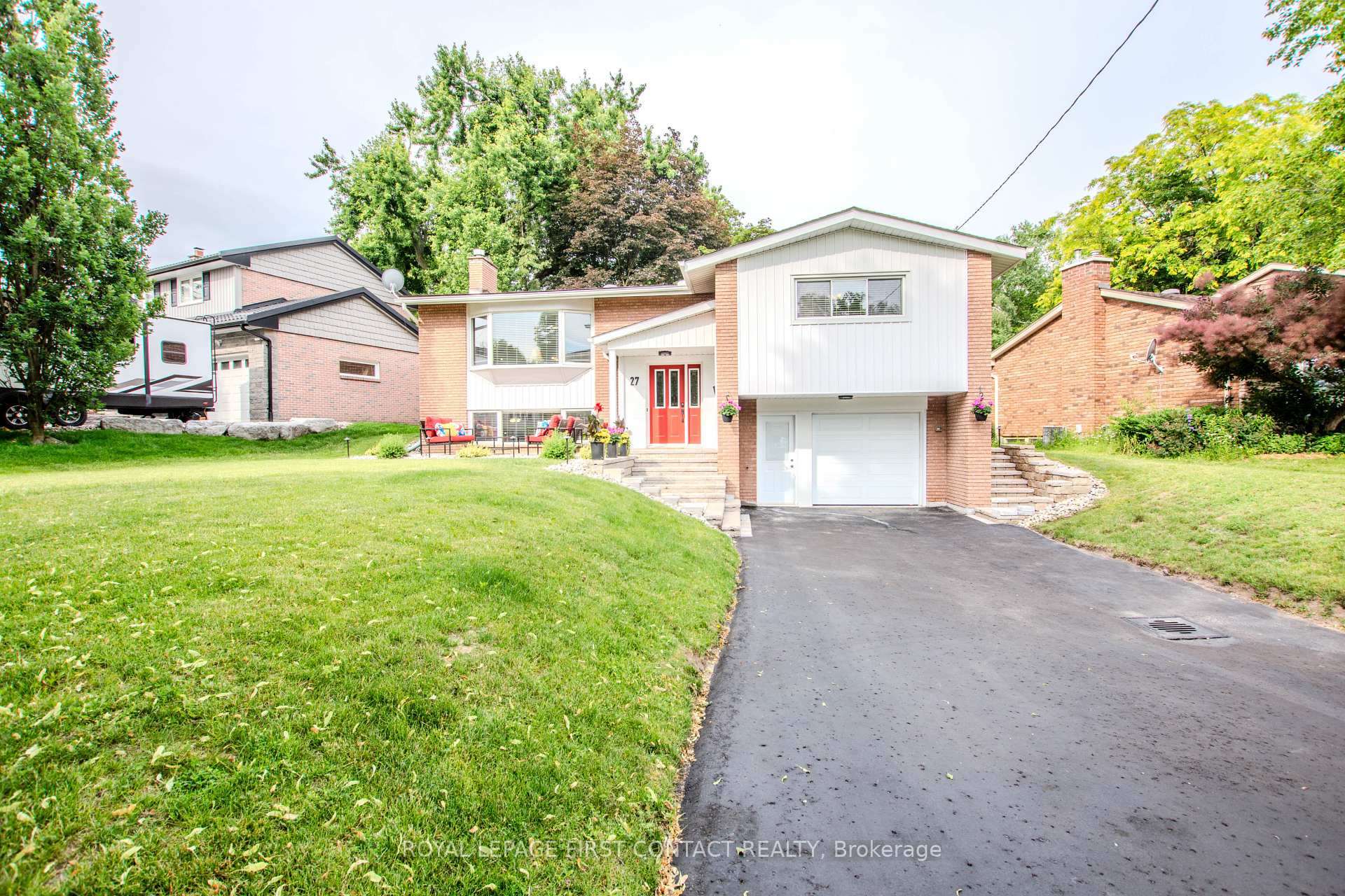 27 Tower Crescent, Barrie, ON L4N 2V3