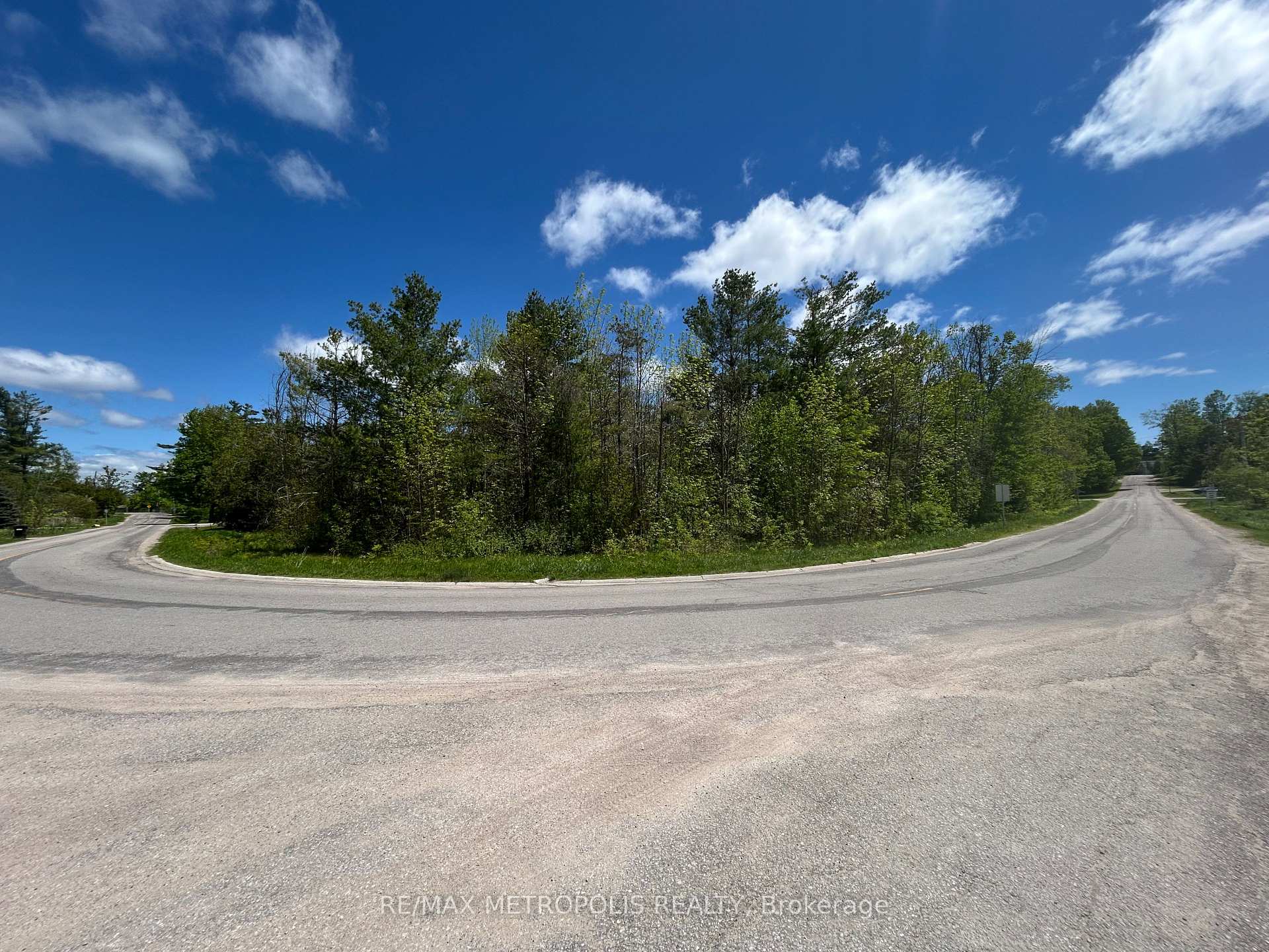 593 Lakeshore Road E, Oro-Medonte, ON L5G 1J4