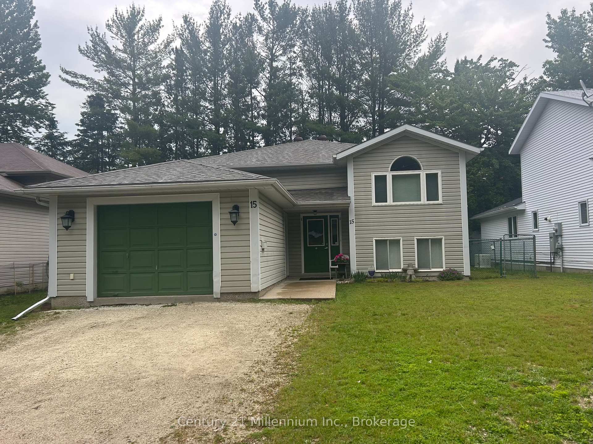 15 SAVARIN Street, Wasaga Beach, ON L9Z 2N8