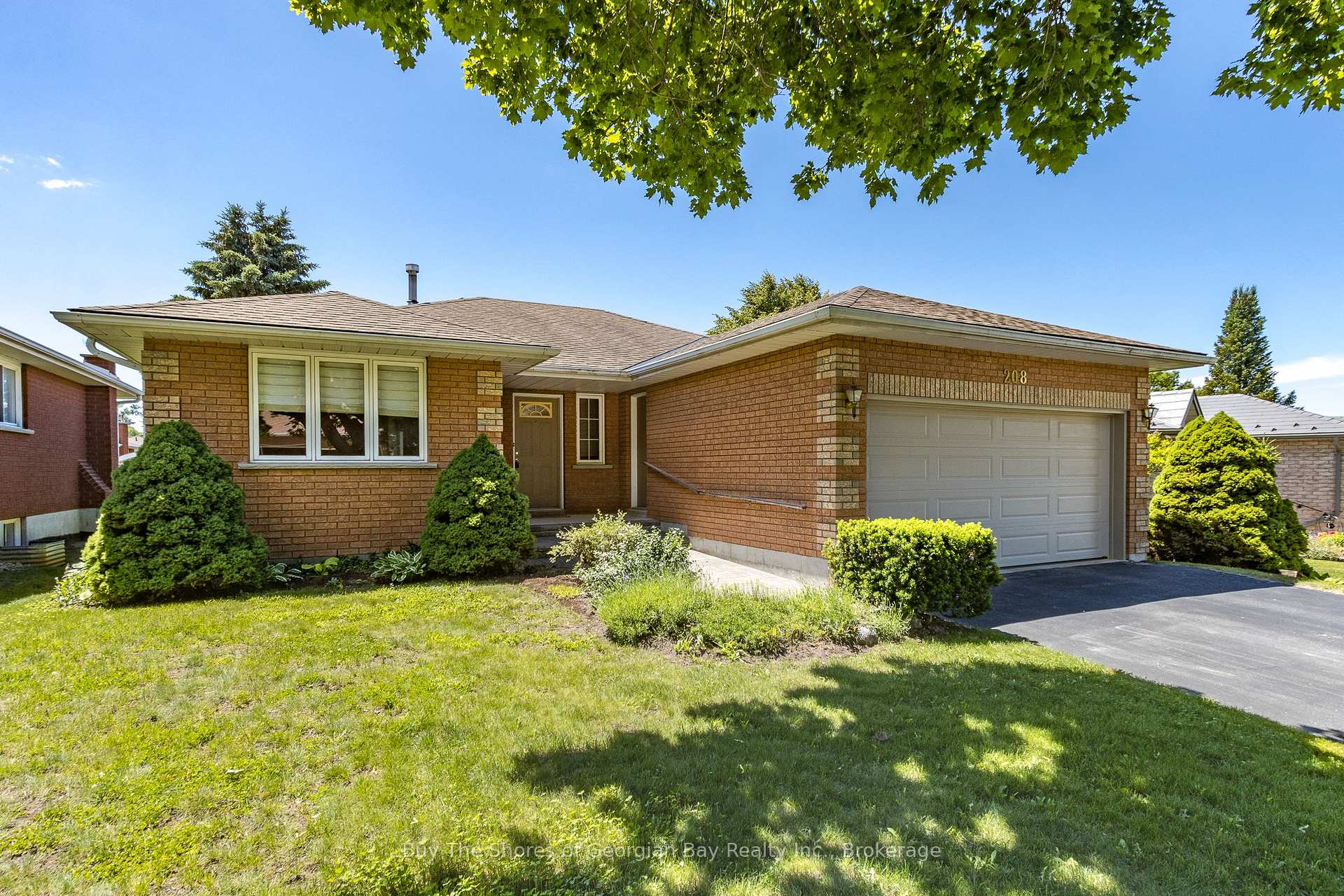 208 Margaret Street, Midland, ON L4R 4Y1