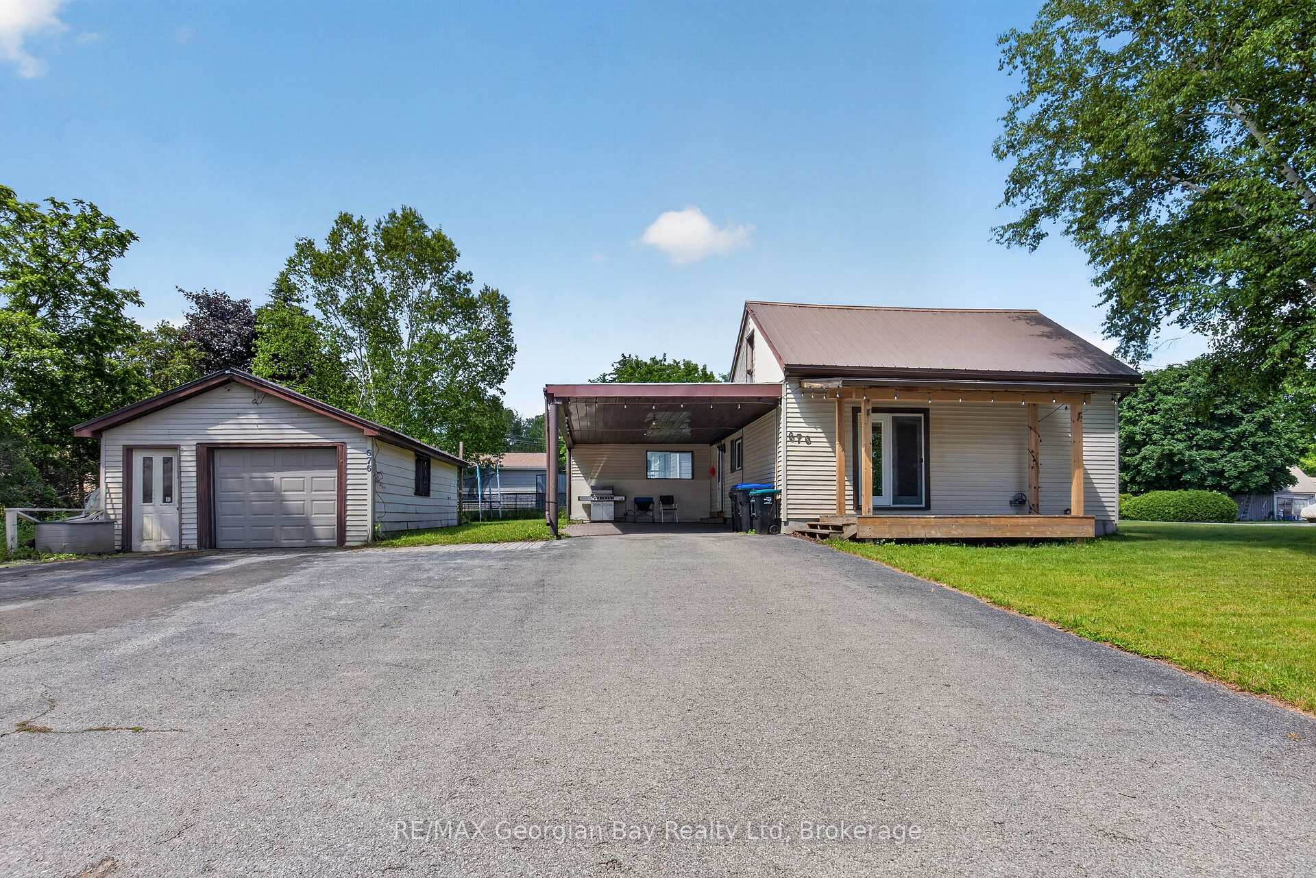 676 3rd Avenue, Tay, ON L0K 1R0