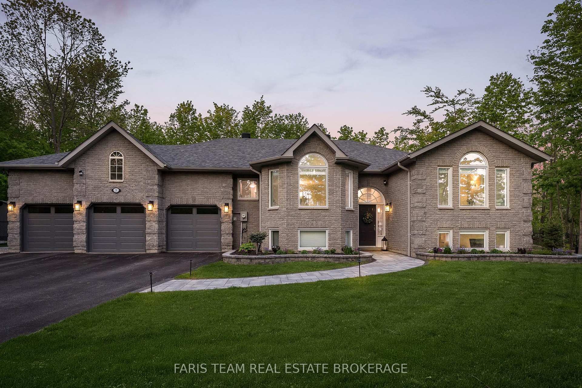 1 Pineview Drive, Oro-Medonte, ON L0L 2L0