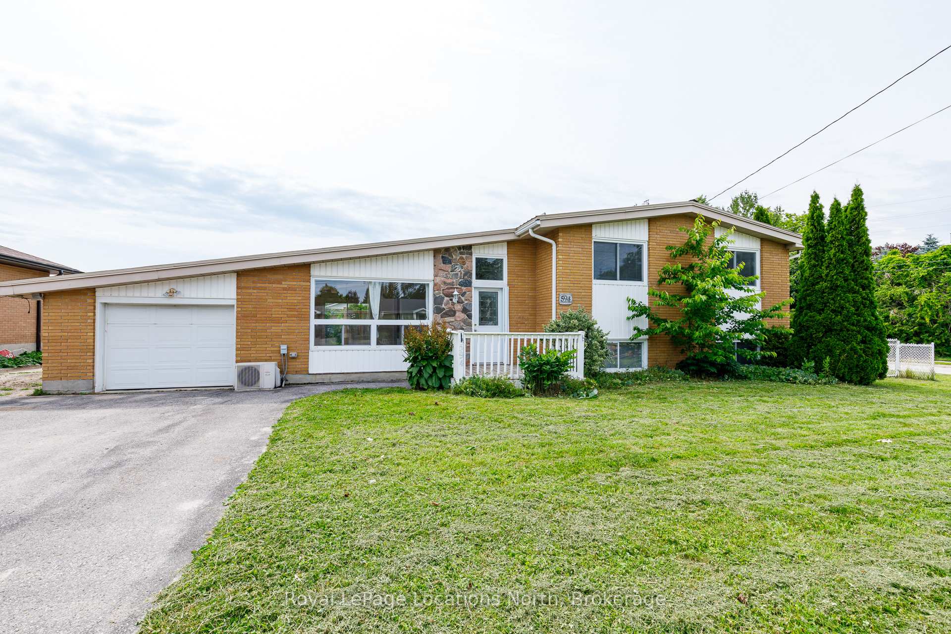 594 Oak Street, Collingwood, ON L9Y 2Z1