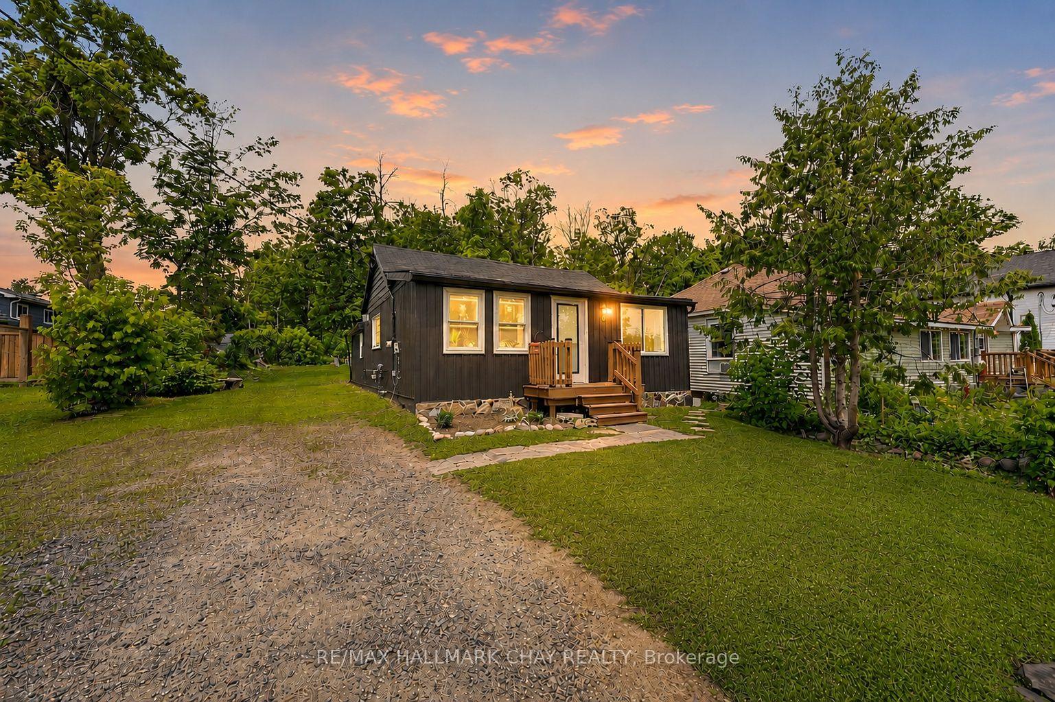 8 Myrtle Avenue, Oro-Medonte, ON L0L 1T0