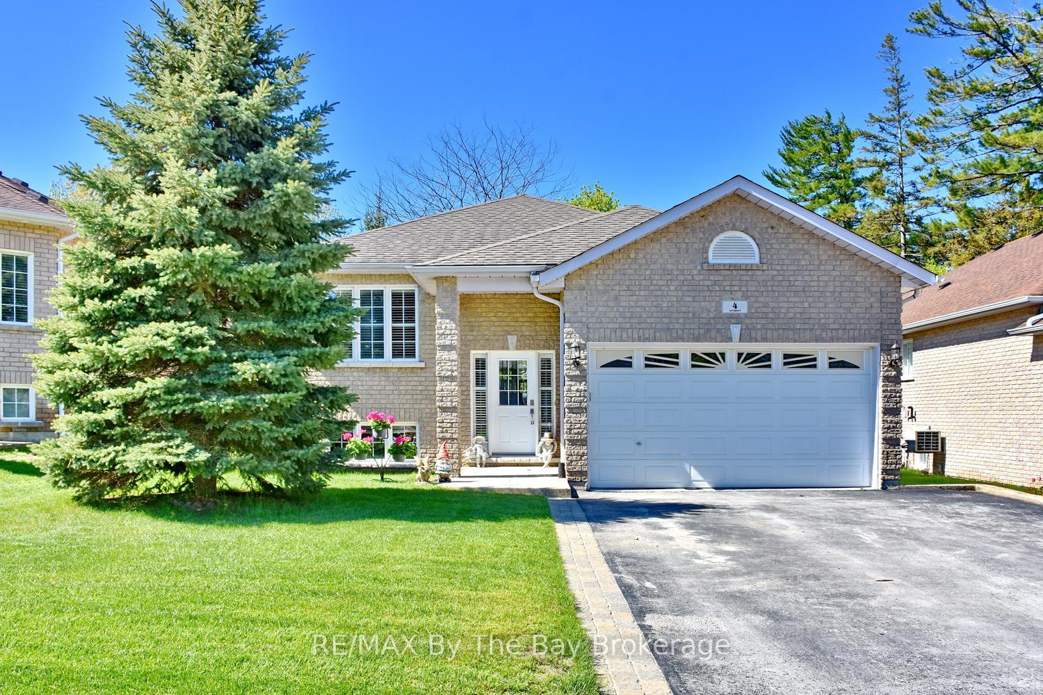 4 Anthony Street, Wasaga Beach, ON L9Z 2N4
