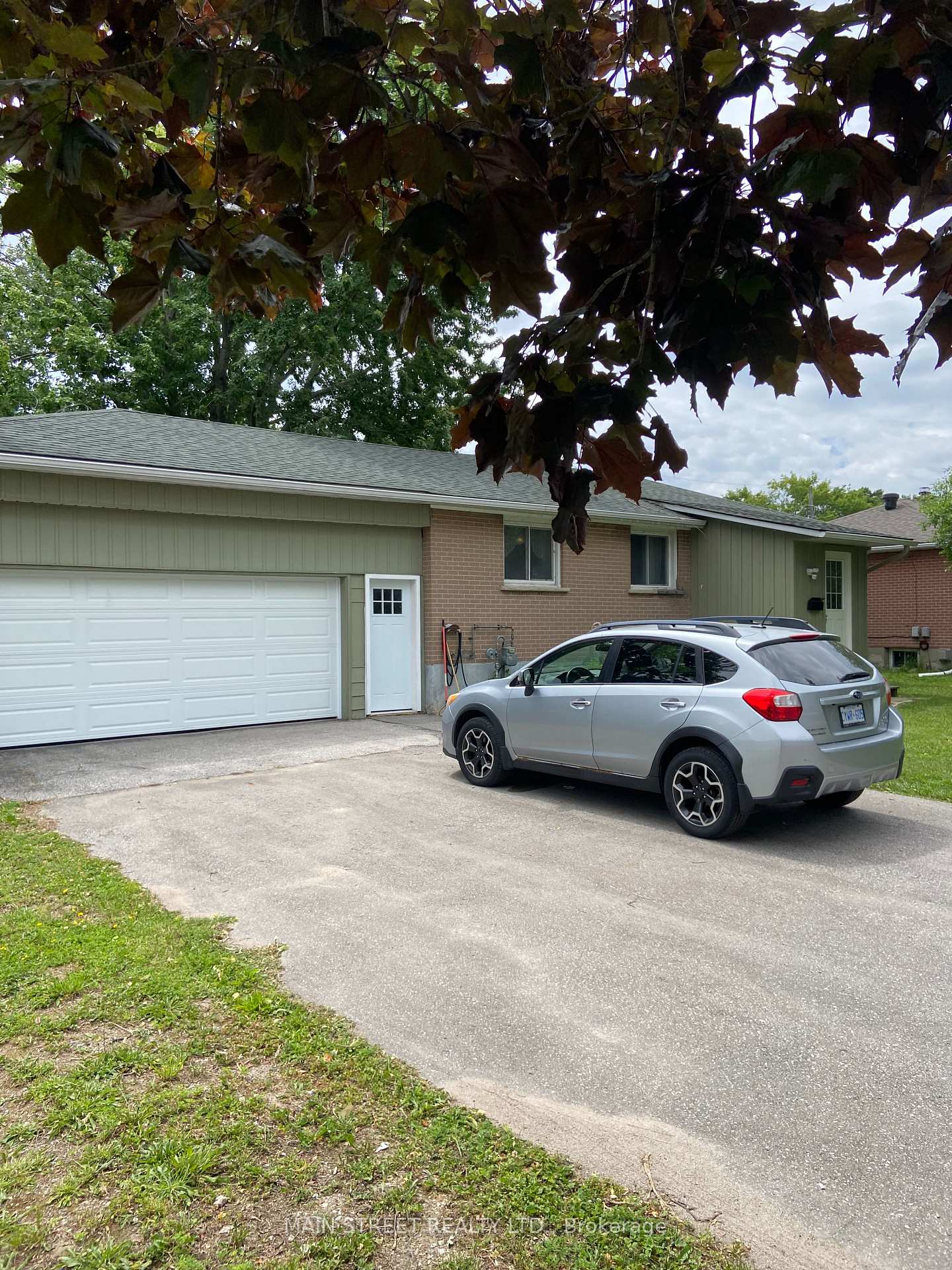 329 James Street E, Orillia, ON L3V 1M4