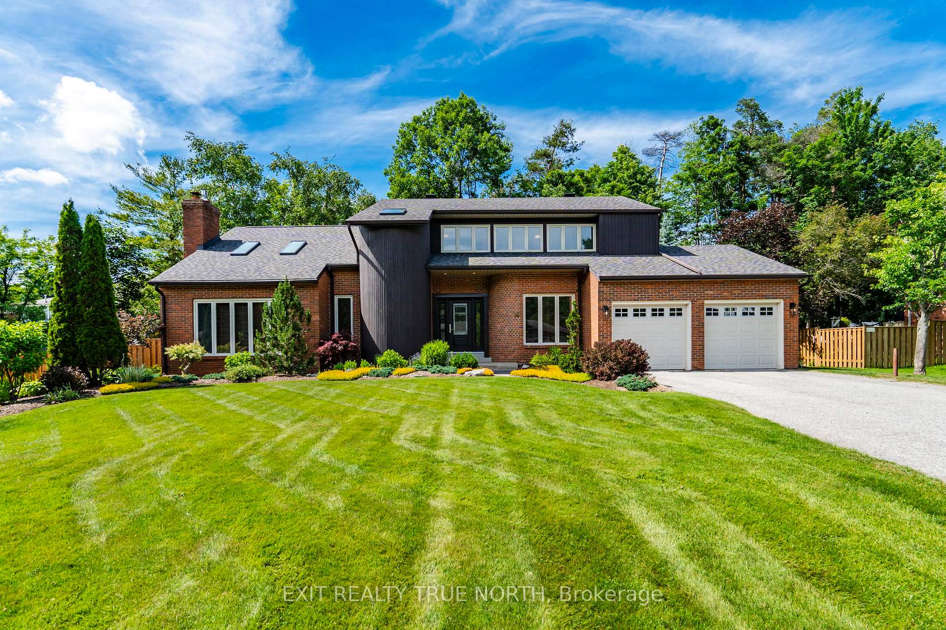 14 Rosewood Avenue, Springwater, ON L9X 0P5