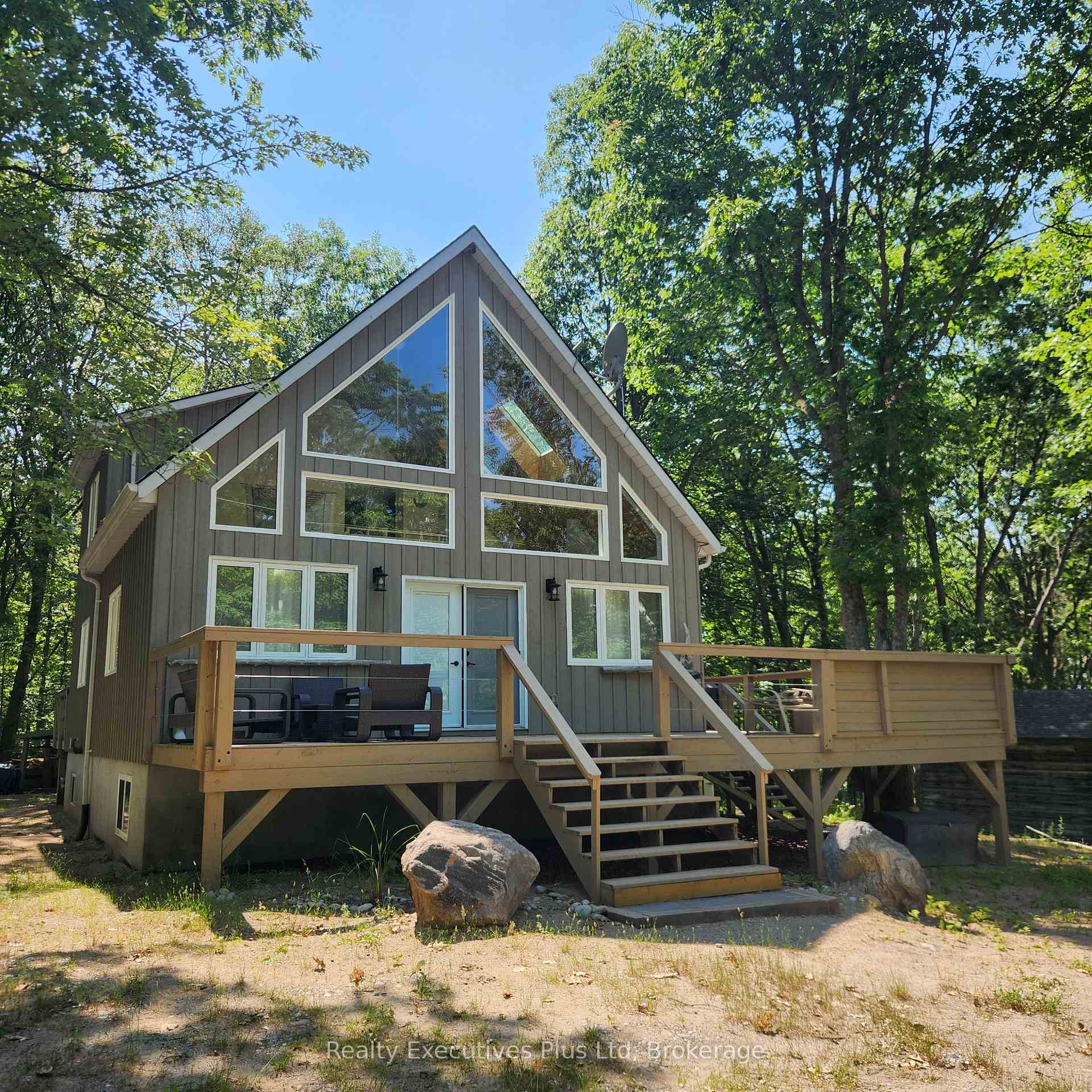 5 Myiinggans Miikaan Lane, Christian Island 30, ON L9M 0A9