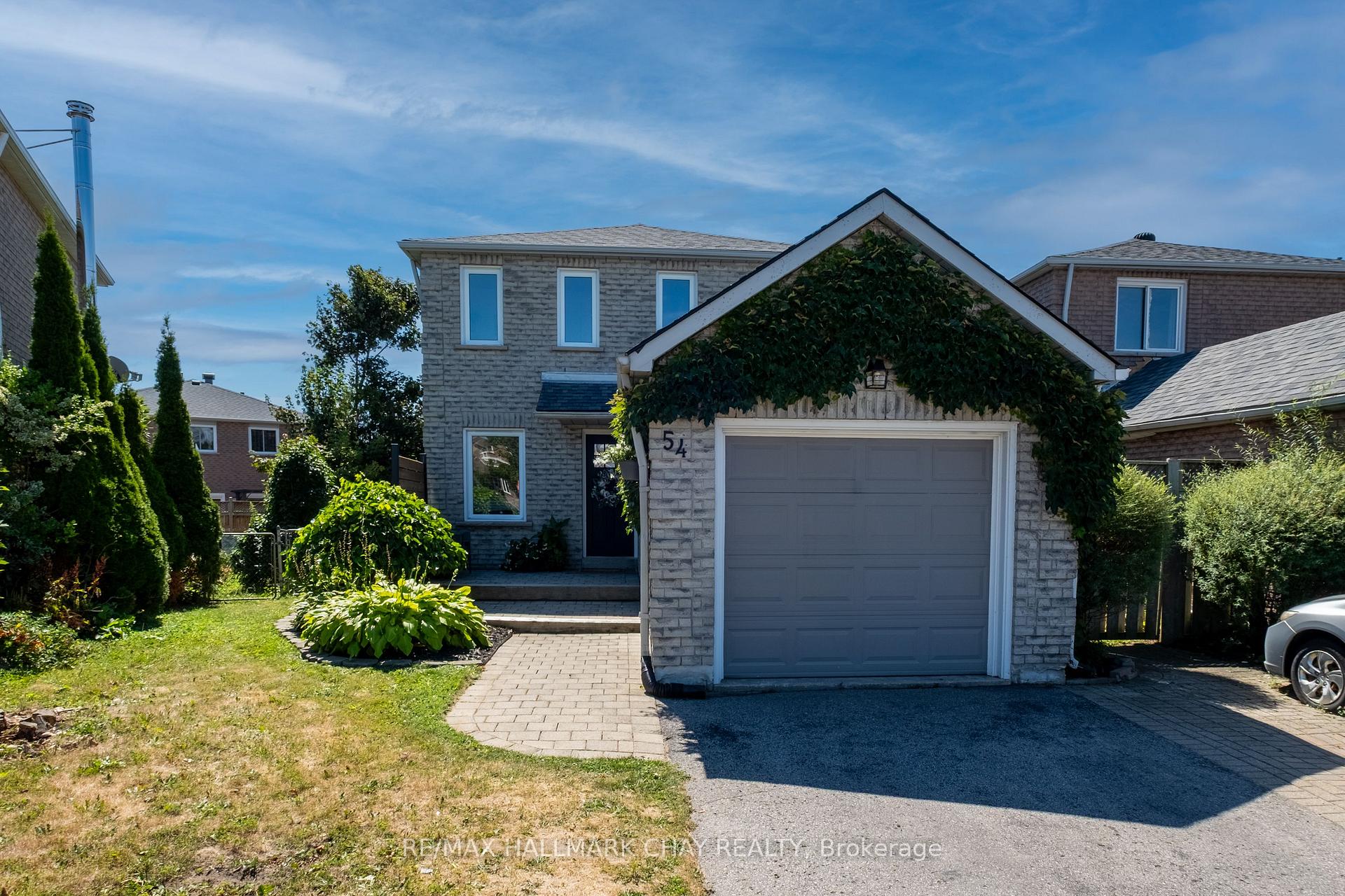 54 Wallace Drive, Barrie, ON L4N 7E1
