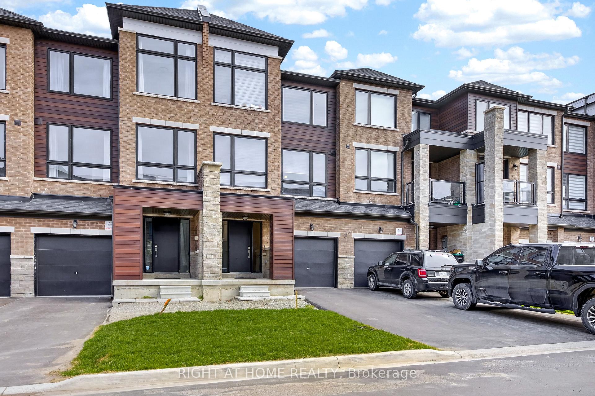 132 Blue Forest Crescent, Barrie, ON L4M 7J6