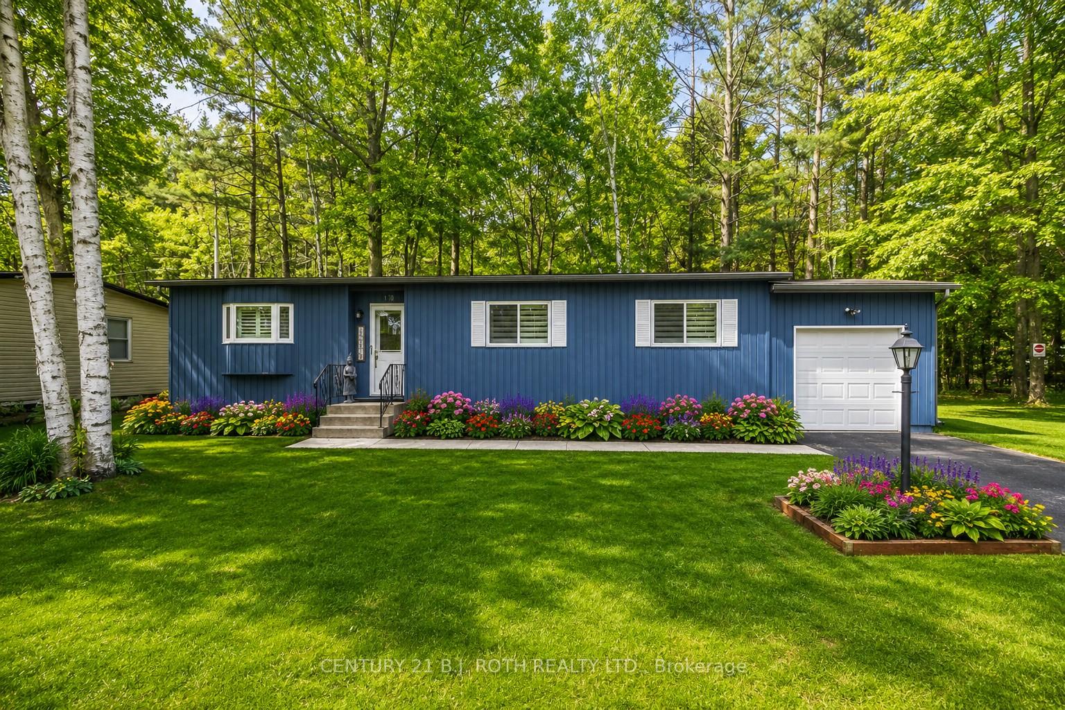 10 Allen Drive N, Wasaga Beach, ON L9Z 1K5