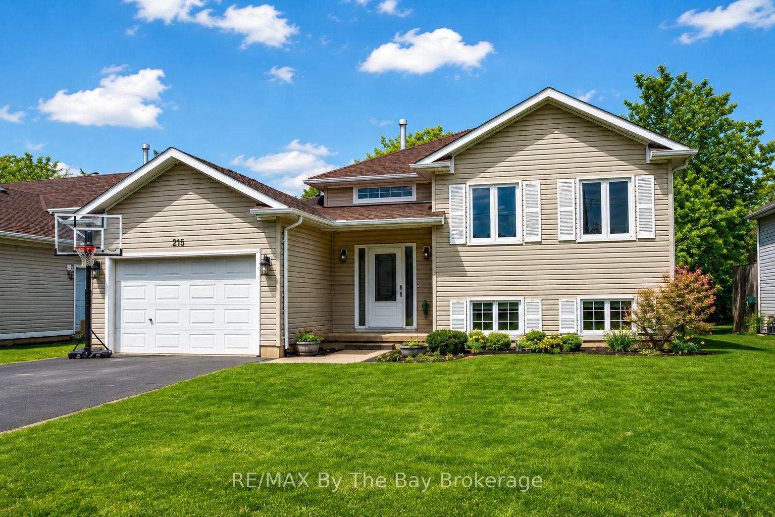 215 Montreal Street, Clearview, ON L0M 1S0