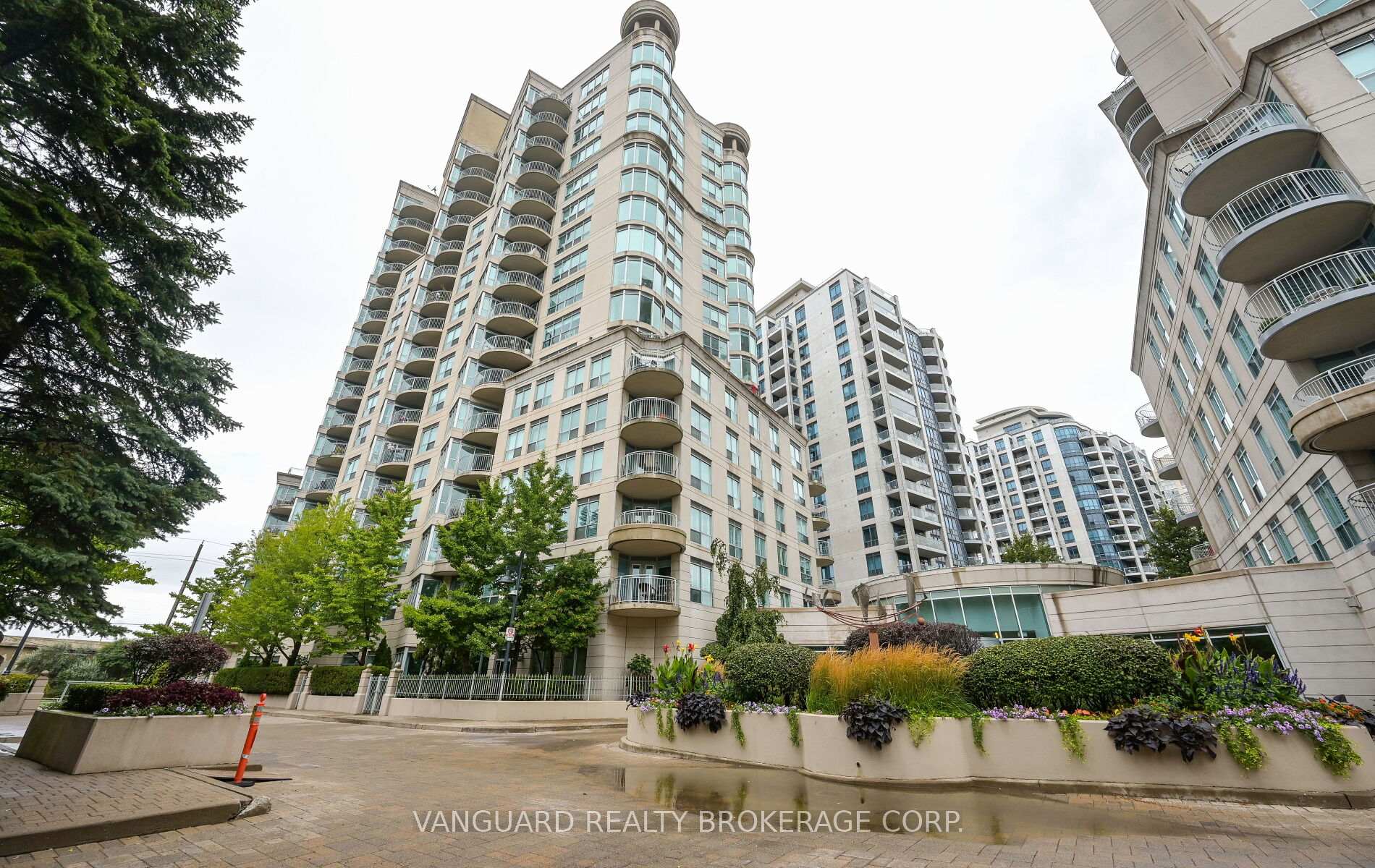 2111 Lake Shore Boulevard W 606, Toronto, ON M8V 1A1
