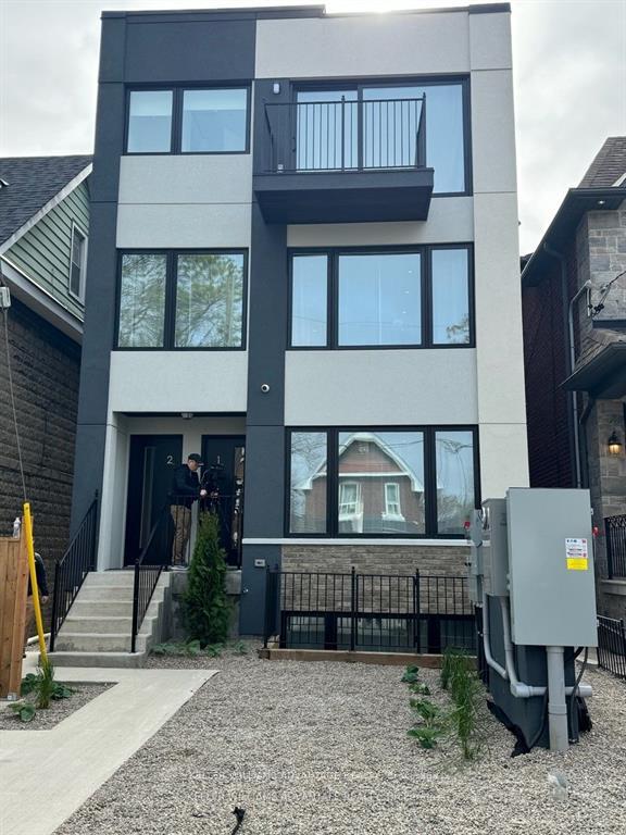 12 Batavia Avenue, Toronto, ON M6N 4A2