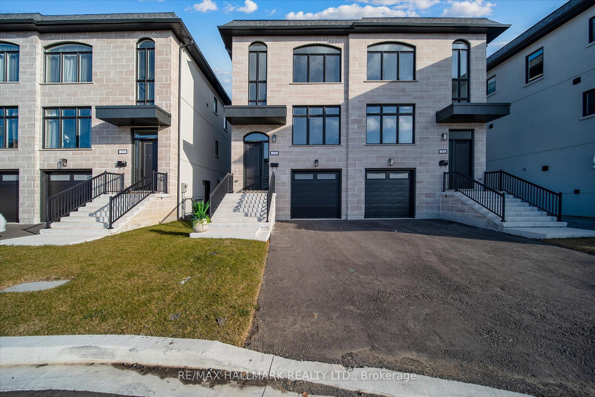 31 St.Gaspar's Court, Toronto, ON M9L 2J7