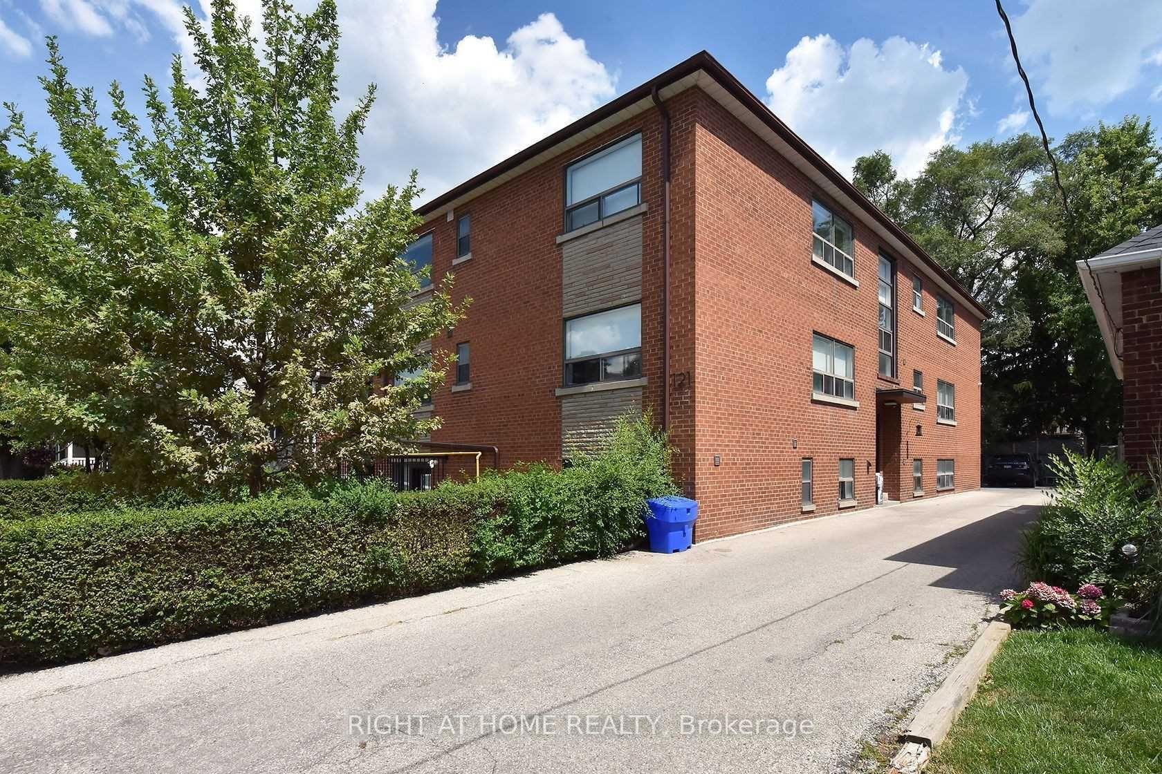 121 Fourth Street, Toronto, ON M8V 2Y6
