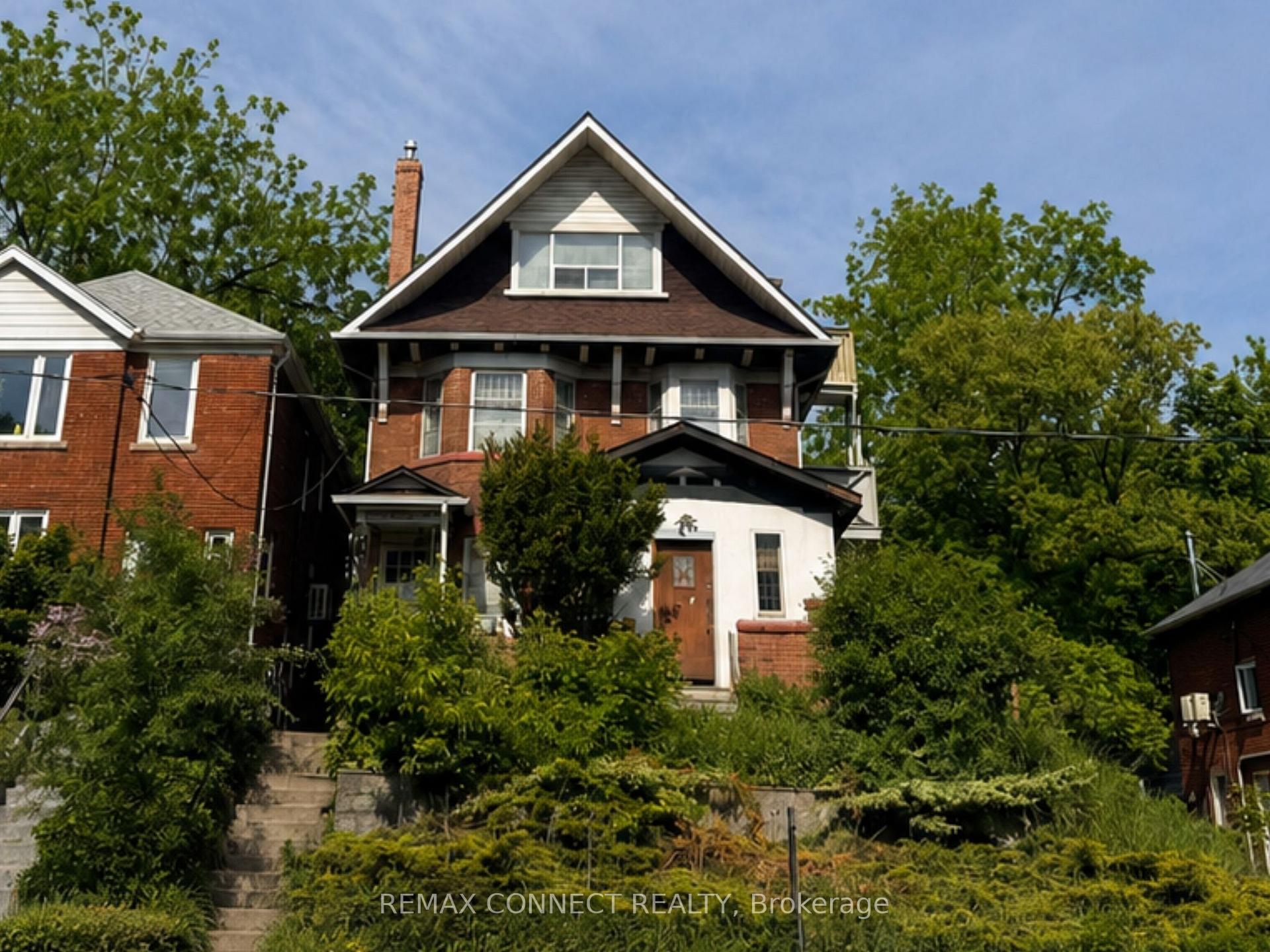 115 Parkside Drive, Toronto, ON M6R 2Y8