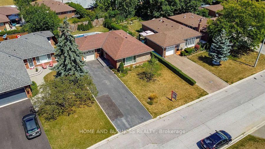 22 Duncannon Crescent, Brampton, ON L6T 3G1