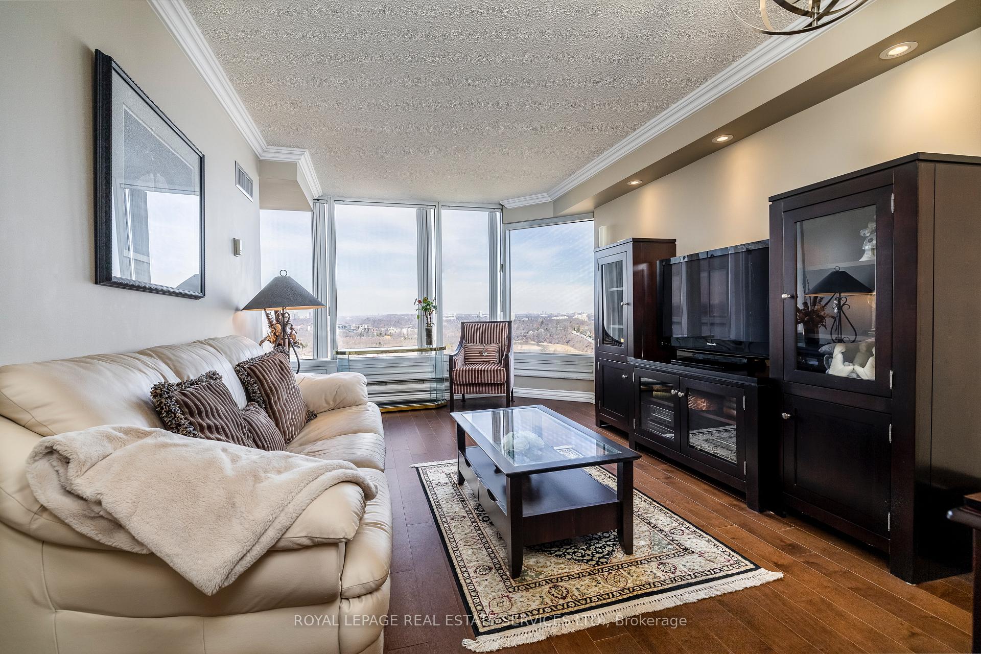1 Palace Pier Court 2812, Toronto, ON M8V 3W9