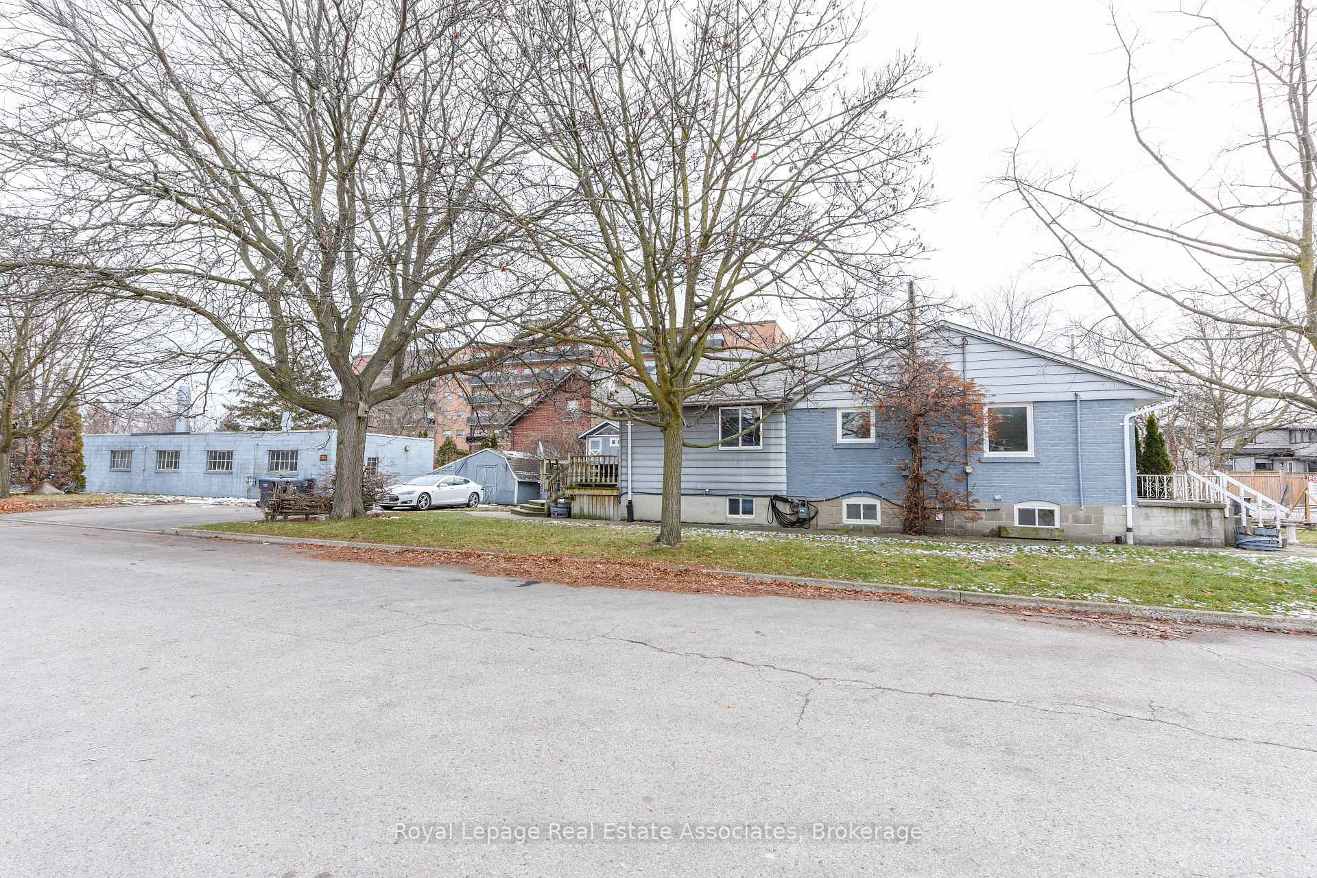 1089 Seneca Avenue, Mississauga, ON L5G 3X4