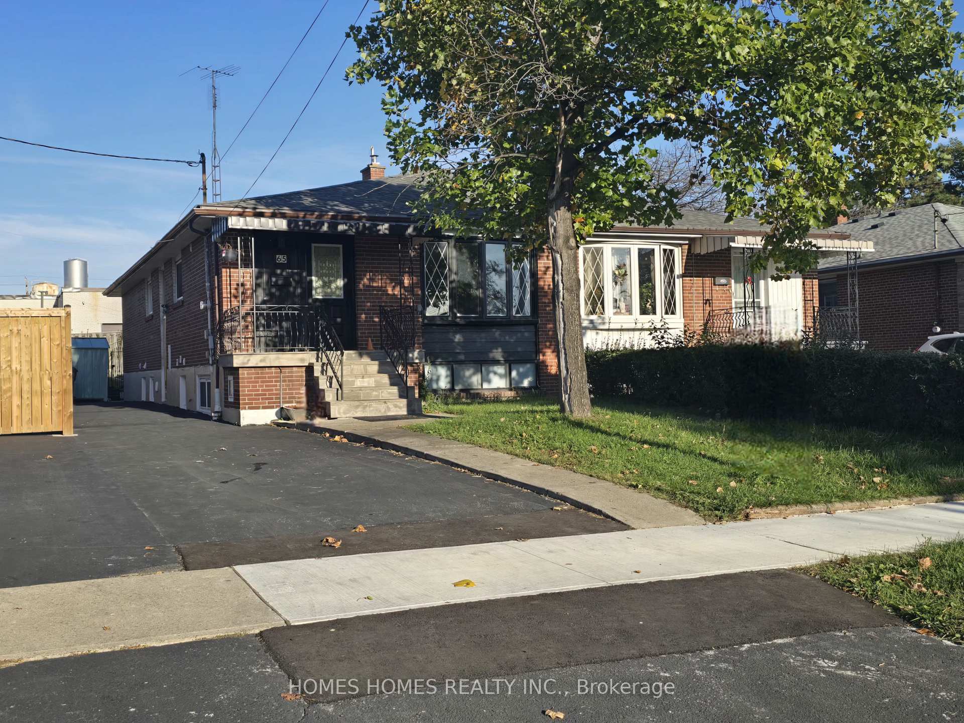 65 Elnathan Crescent, Toronto, ON M9L 2G2
