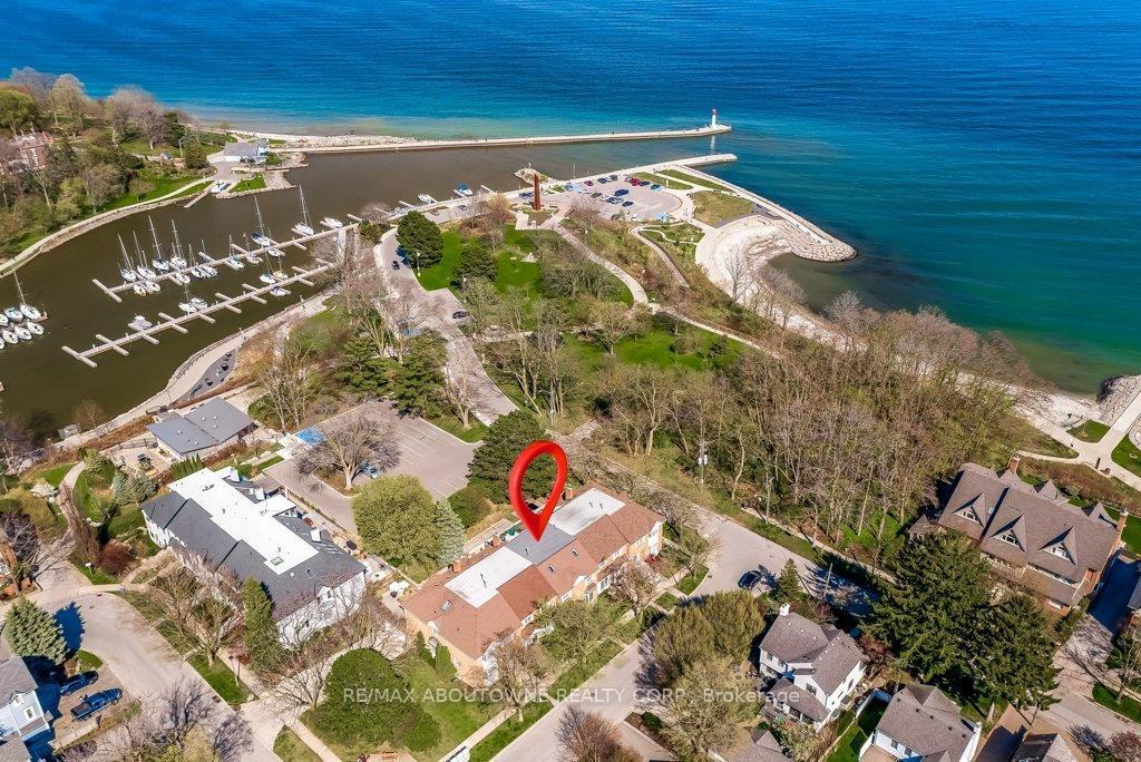 21 Chisholm Street, Oakville, ON L6K 3W2