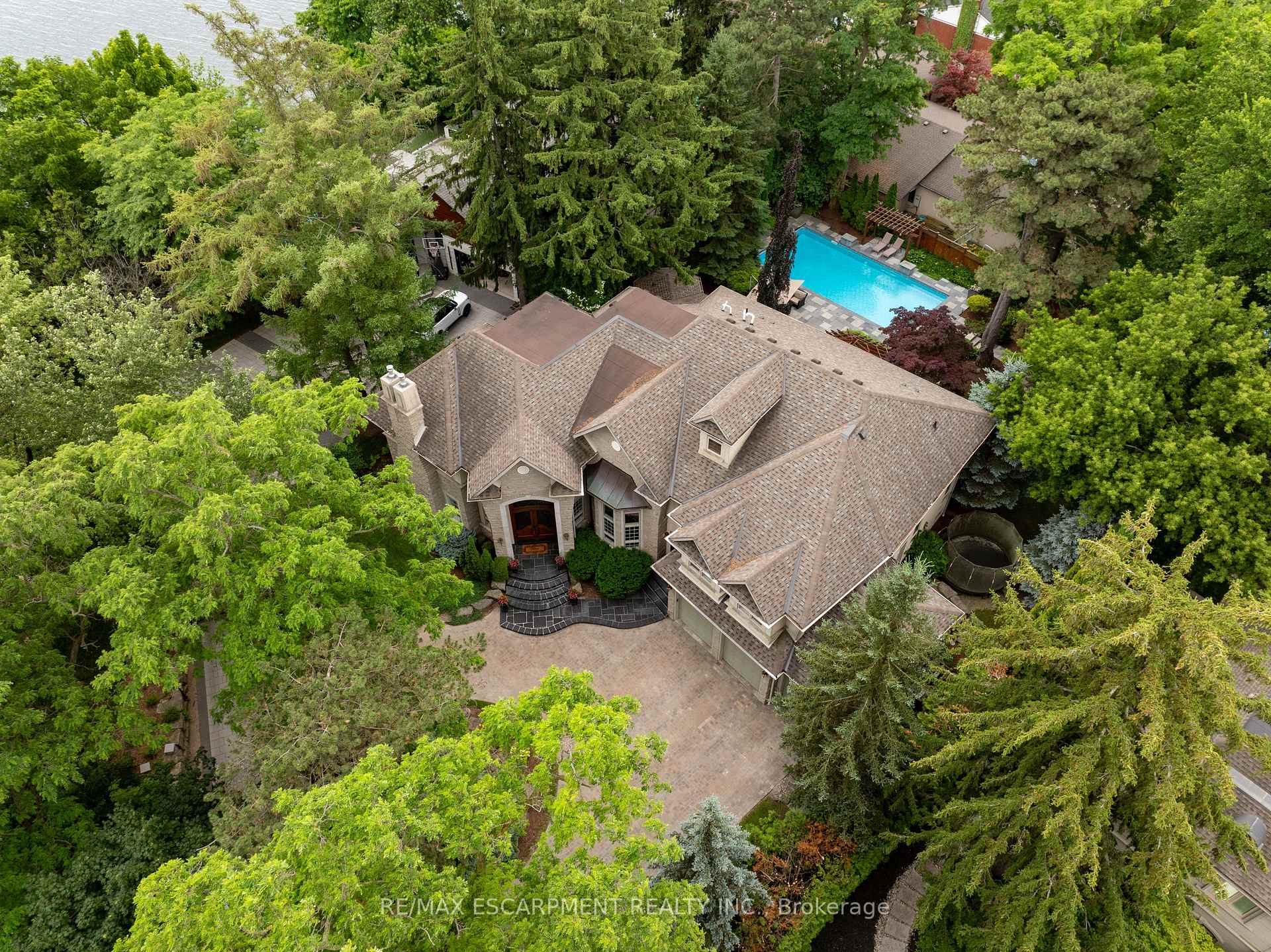 106 Appleby Place, Burlington, ON L7L 2X1