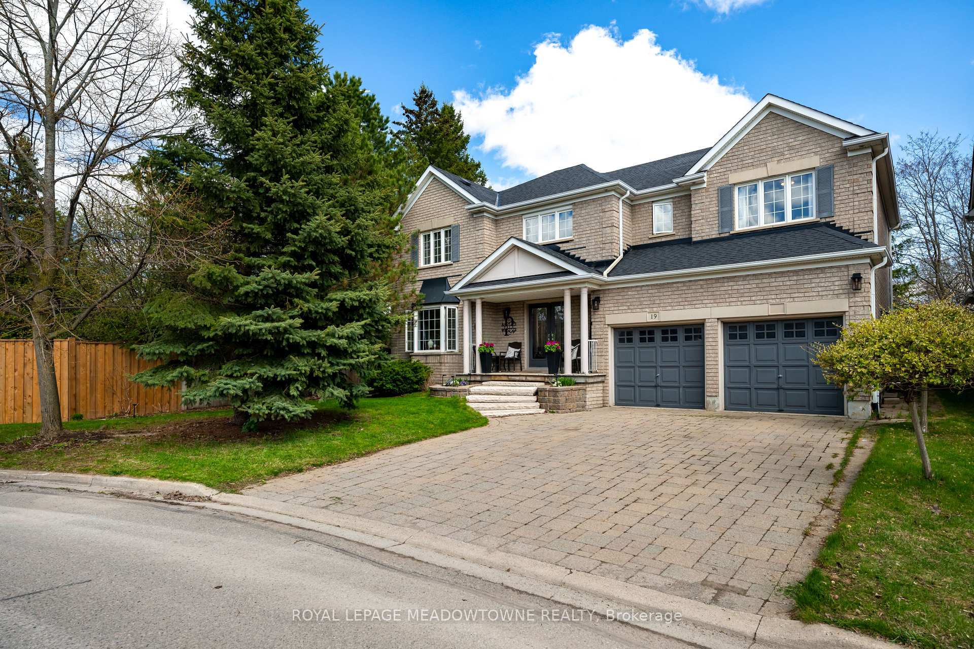 19 Grist Mill Drive, Halton Hills, ON L7G 6C2