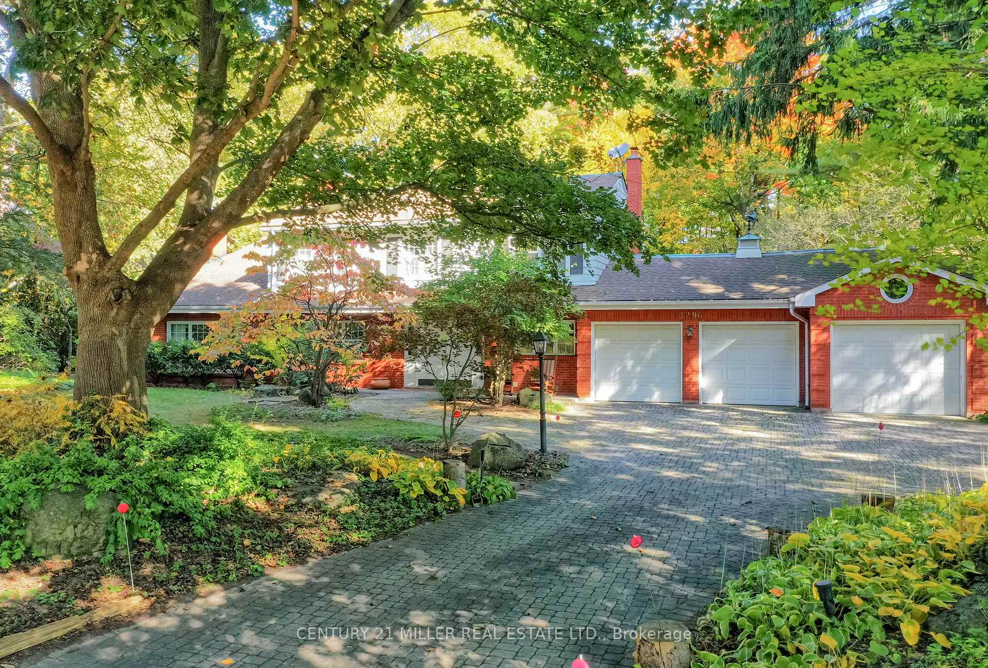 1296 Cumnock Crescent, Oakville, ON L6J 2N7