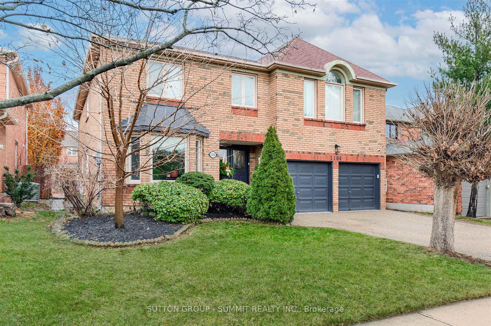 1104 Ambercroft Lane, Oakville, ON L6M 1Z2