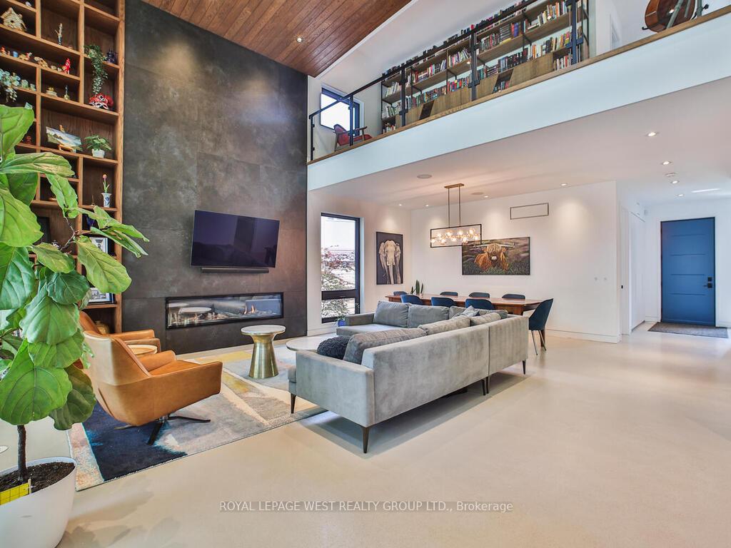 4 Old Oak Road, Toronto, ON M9A 2V8