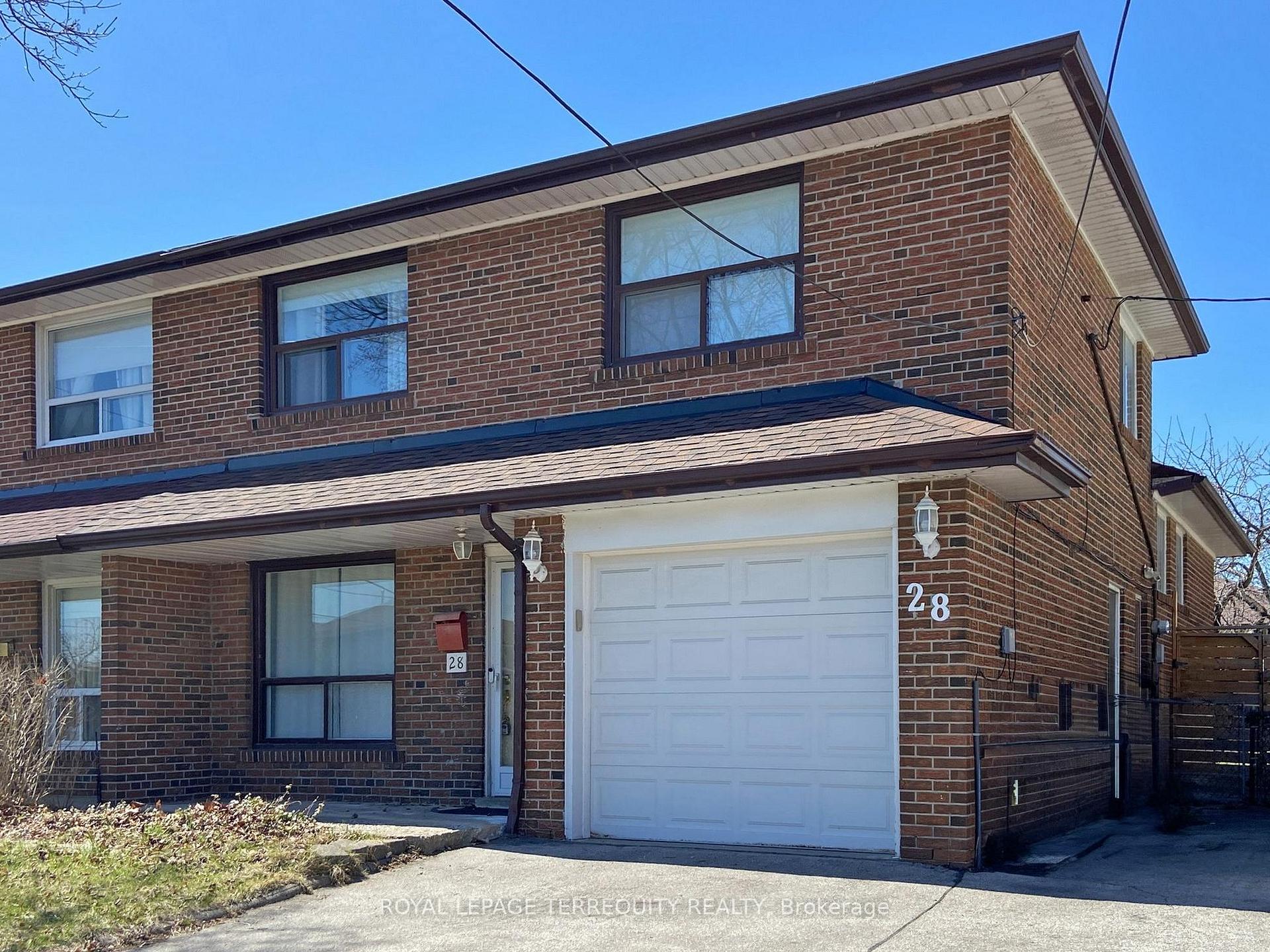 28 Peterson Drive, Toronto, ON M9M 1X1
