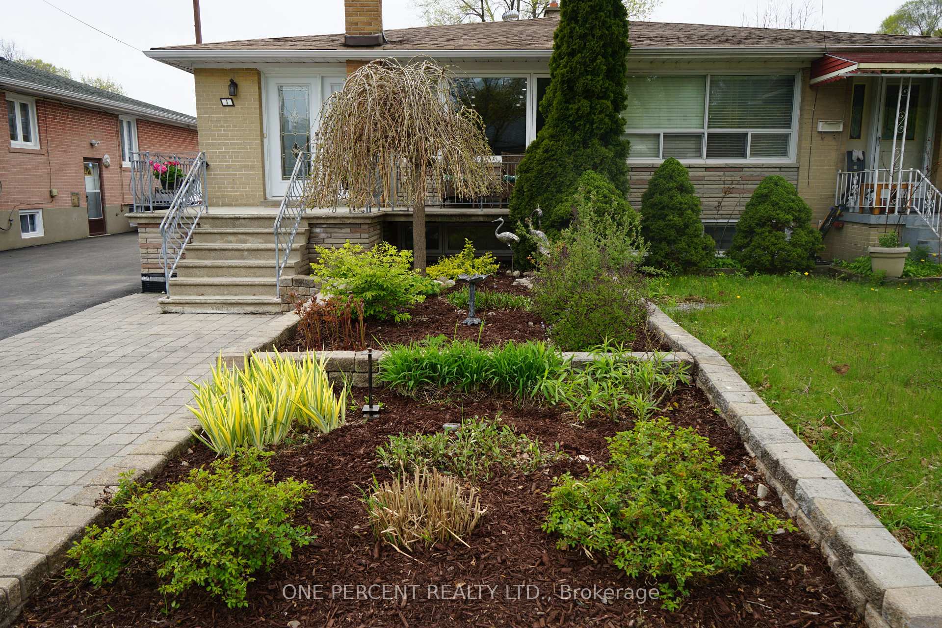 4 Cameo Crescent, Toronto, ON M6N 2K5