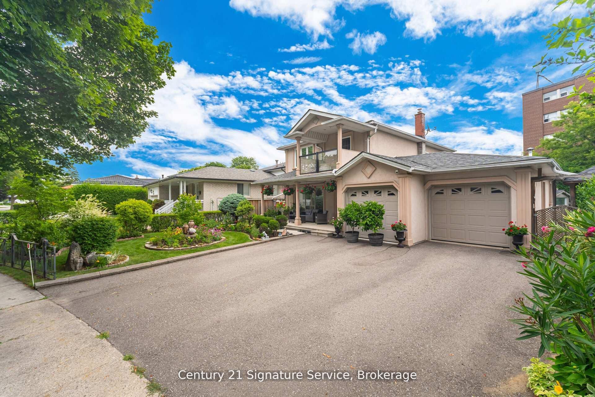 512 Selsey Drive, Mississauga, ON L5A 1B9