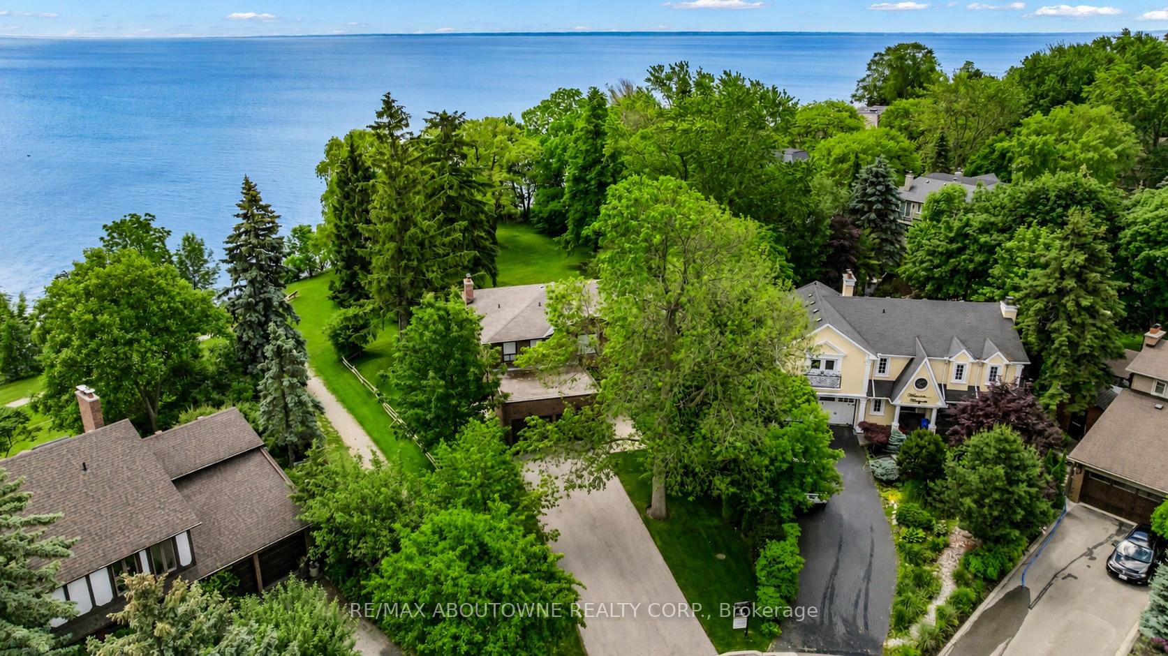 20 Arkendo Drive, Oakville, ON L6J 5T9