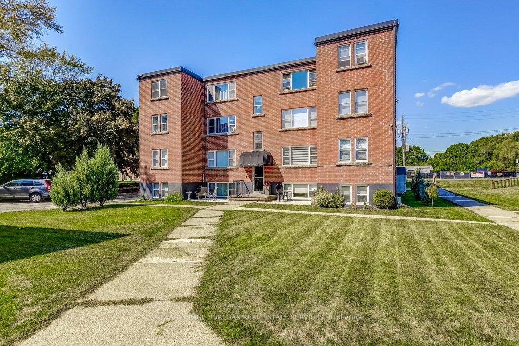 2418 New Street 1, Burlington, ON L7R 1J6