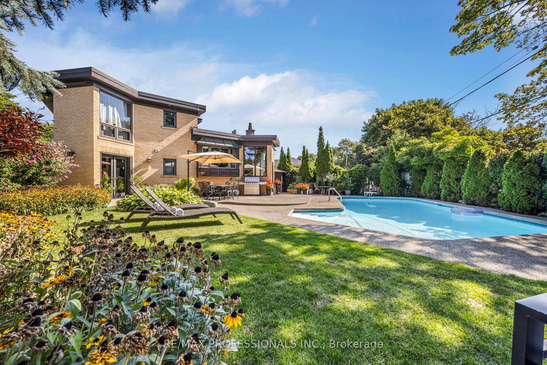 16 Woodpark Road, Toronto, ON M9P 1L9