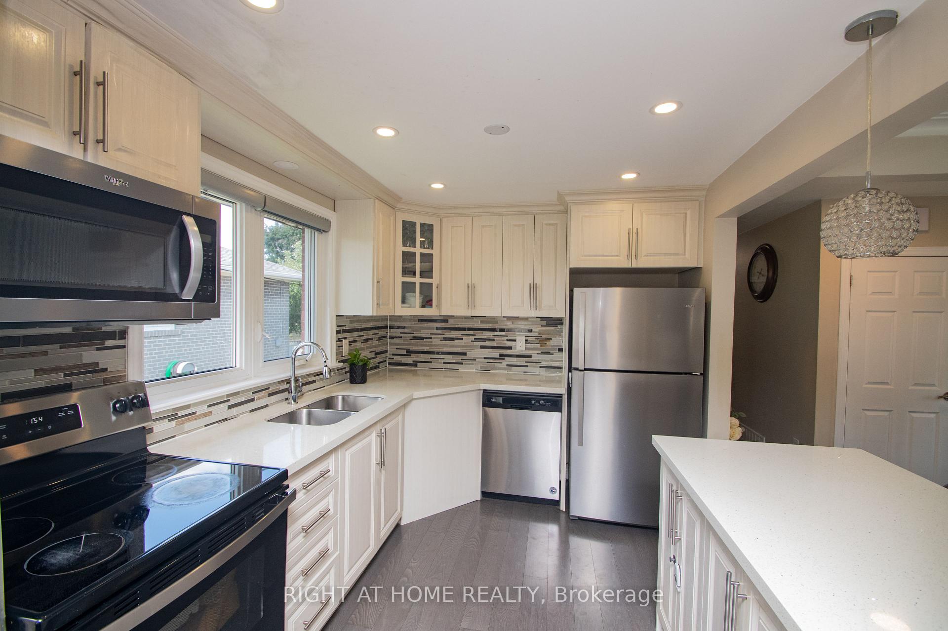65 Bridgenorth Crescent, Toronto, ON M9V 2M5